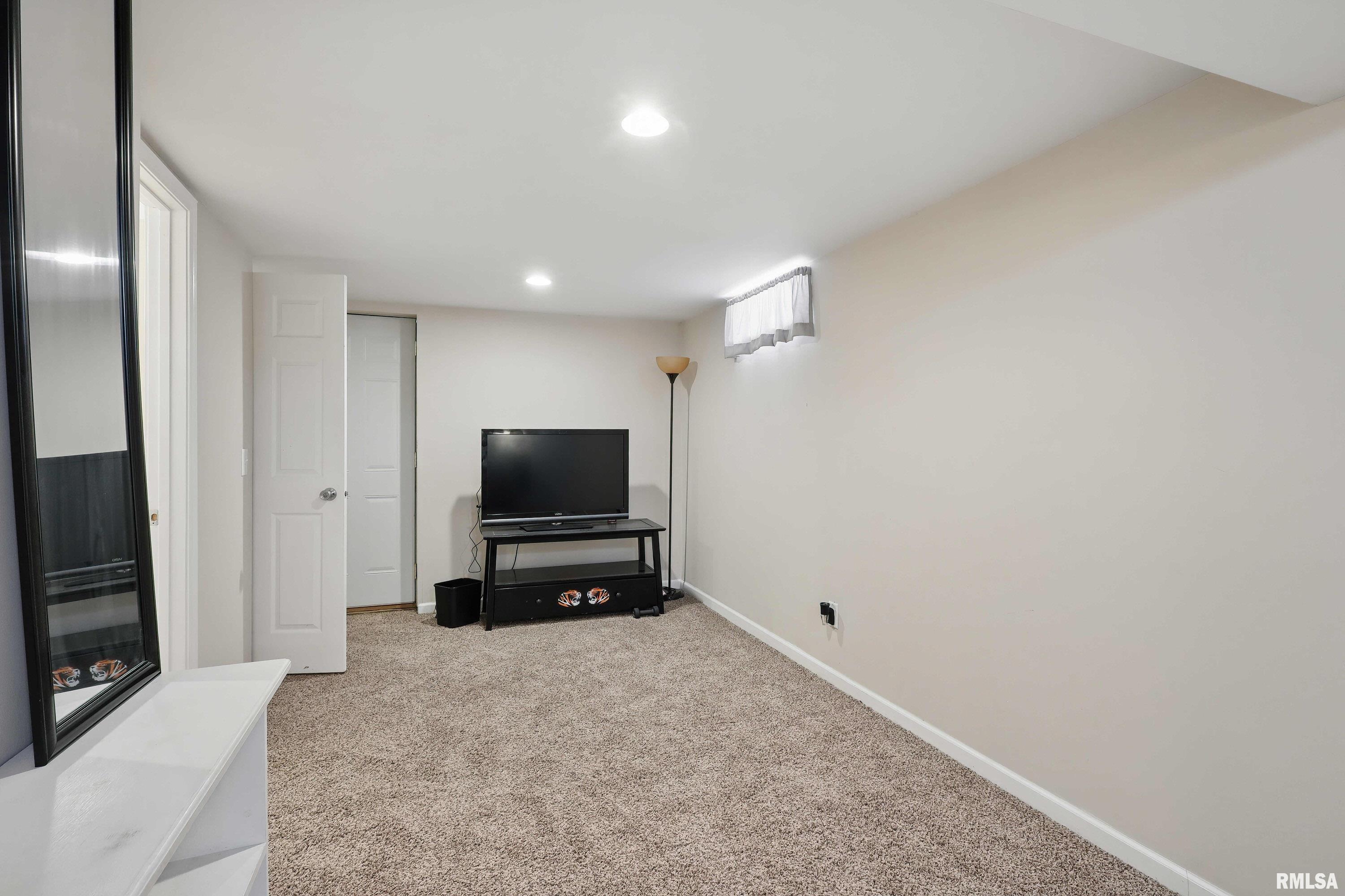 3317 Kimberly Downs Road, Davenport, Iowa image 18