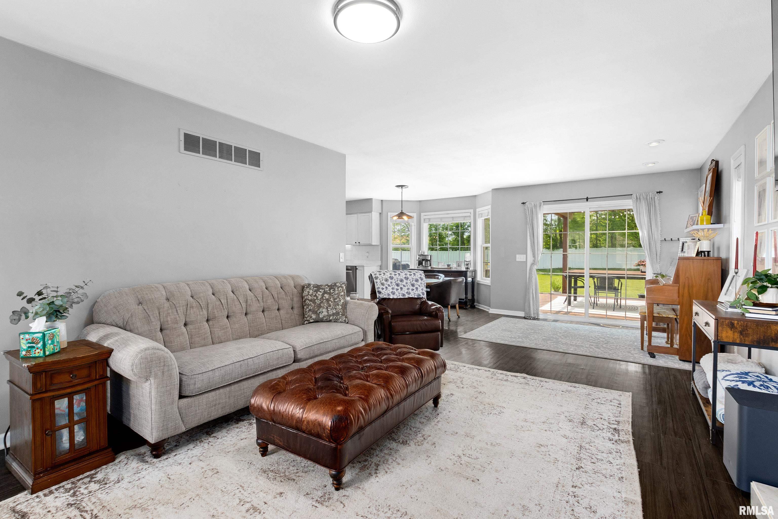 418 Mackenzie Place, Germantown Hills, Illinois image 9