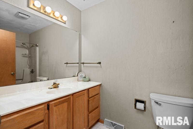 917 23rd Avenue #5, East Moline, Illinois image 14