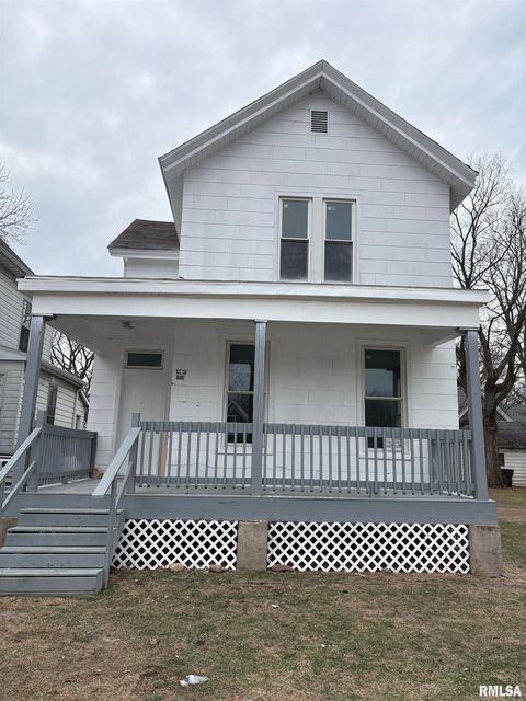 Photo of 804 NE MONROE Street, Peoria, IL 61603 (MLS # PA1265916)