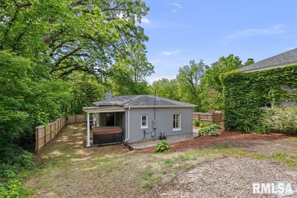 1429 Jersey Ridge Road, Davenport, Iowa image 8