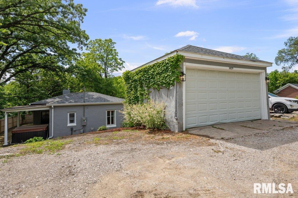 1429 Jersey Ridge Road, Davenport, Iowa image 7