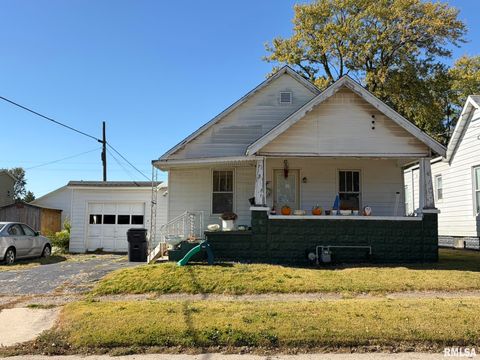 Homes For Sale - 210 N 5th Avenue<br/> Canton, IL 61520