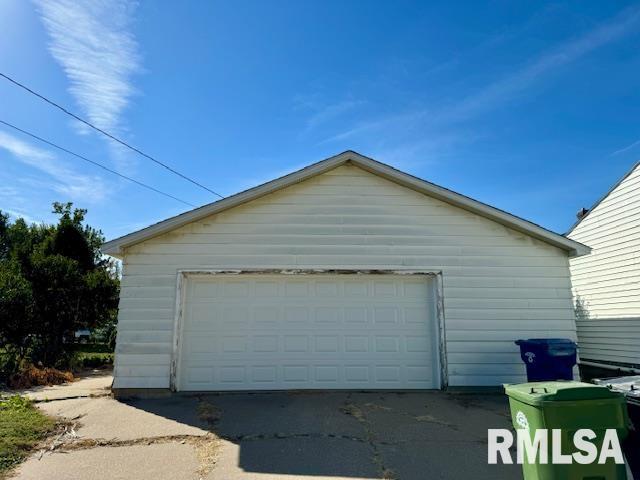 2349 N 8th Street, Clinton, Iowa image 3
