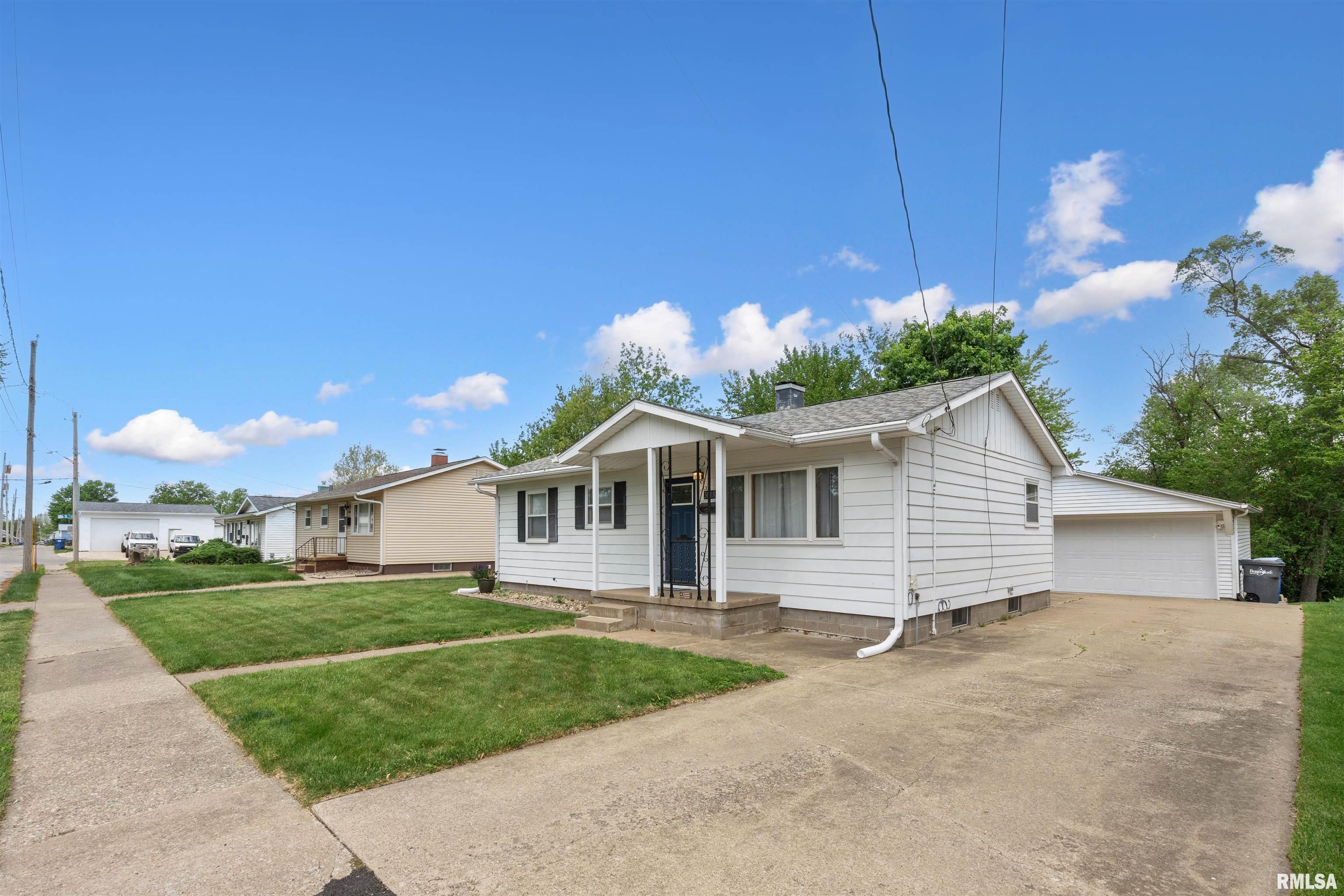 3018 Oak Street Court, Bettendorf, Iowa image 2