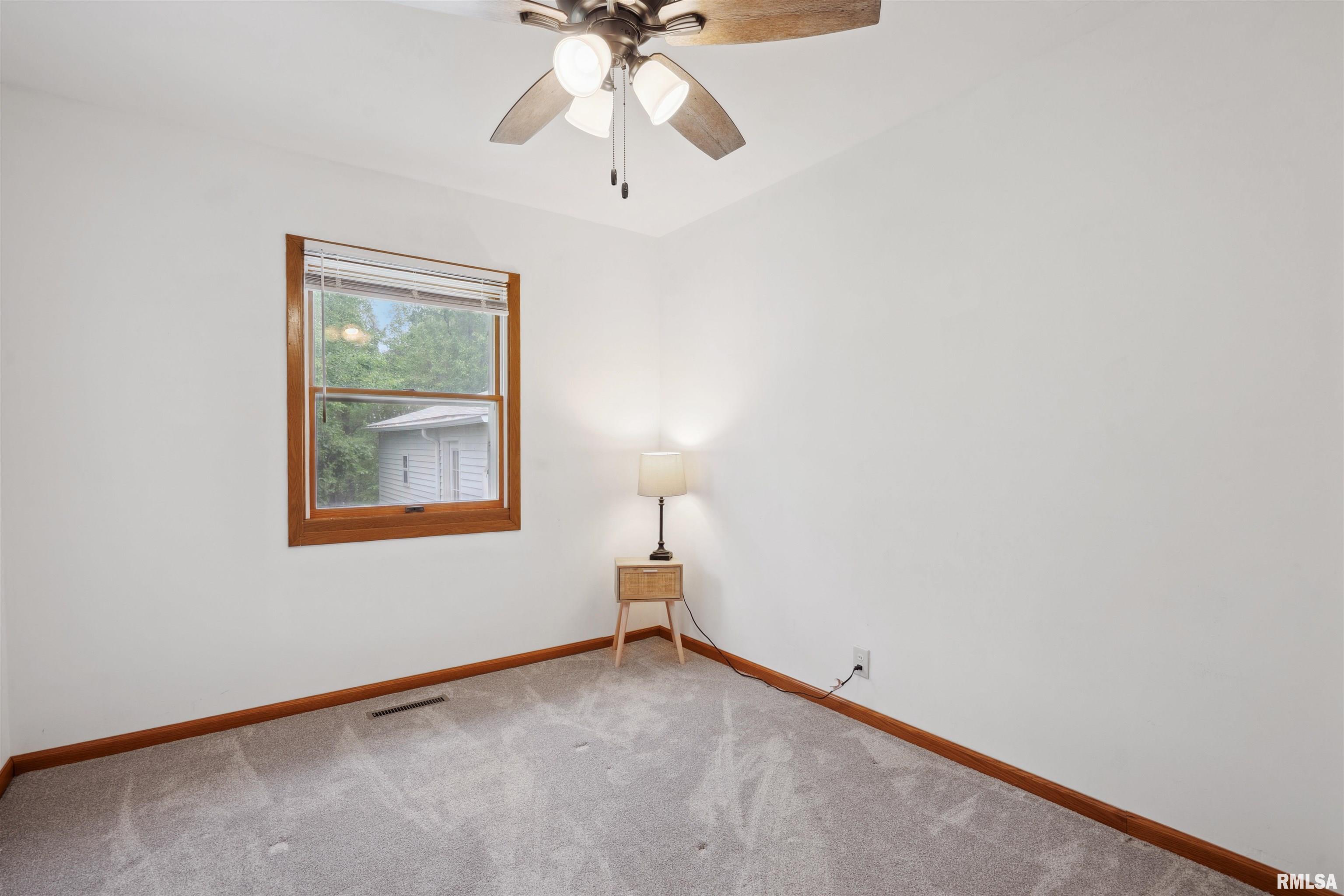3018 Oak Street Court, Bettendorf, Iowa image 5