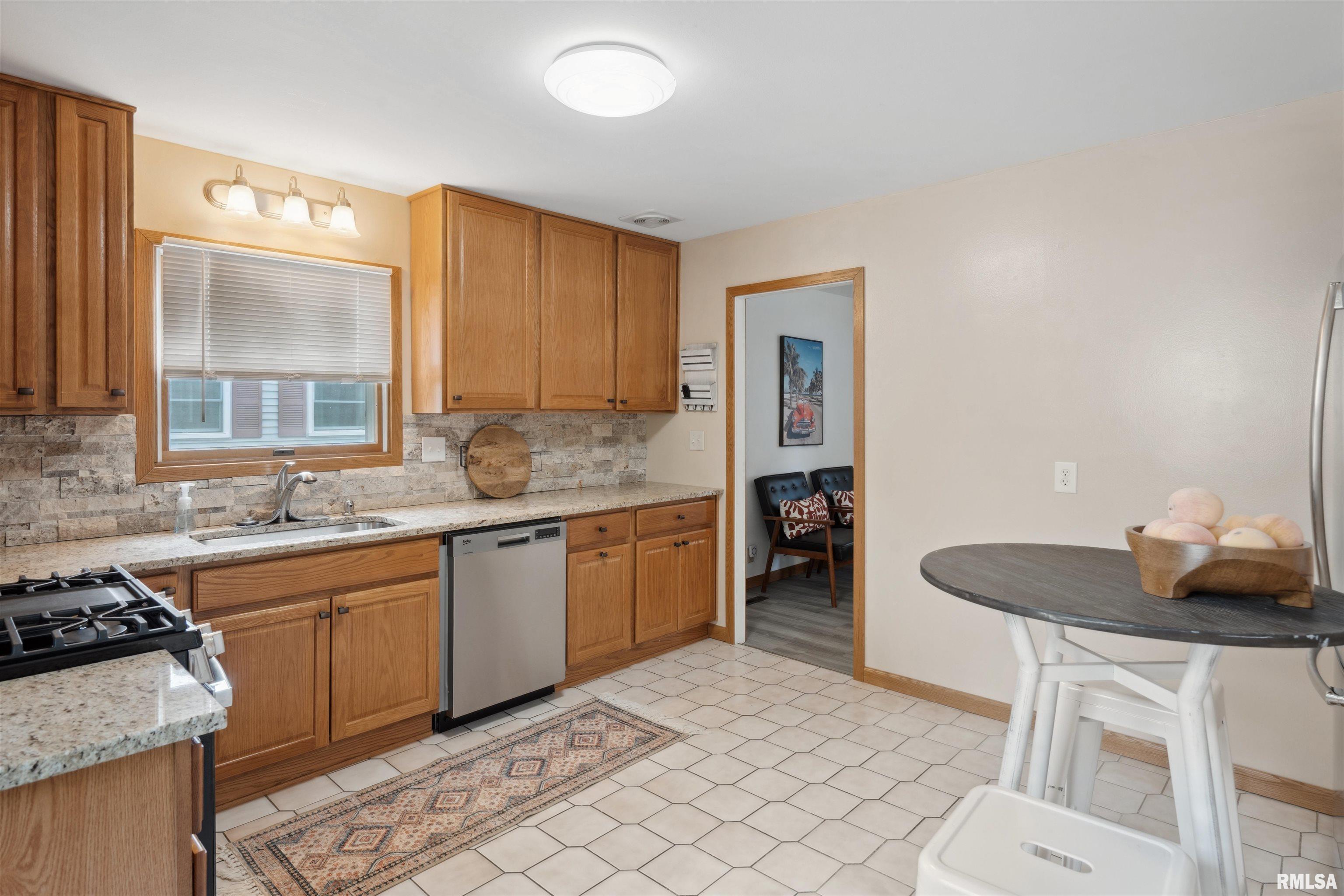 3018 Oak Street Court, Bettendorf, Iowa image 15