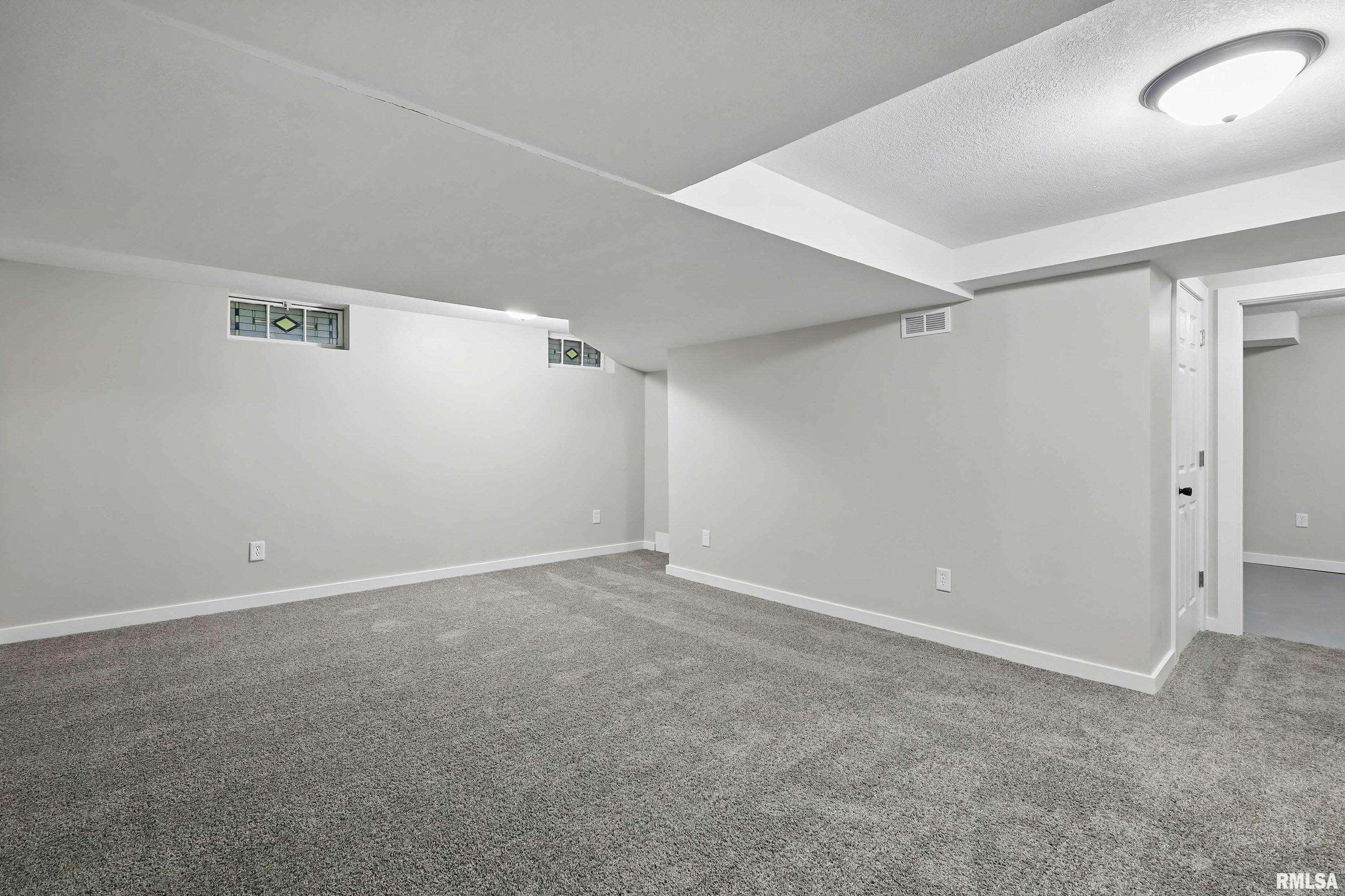 1532 W High Street, Davenport, Iowa image 25