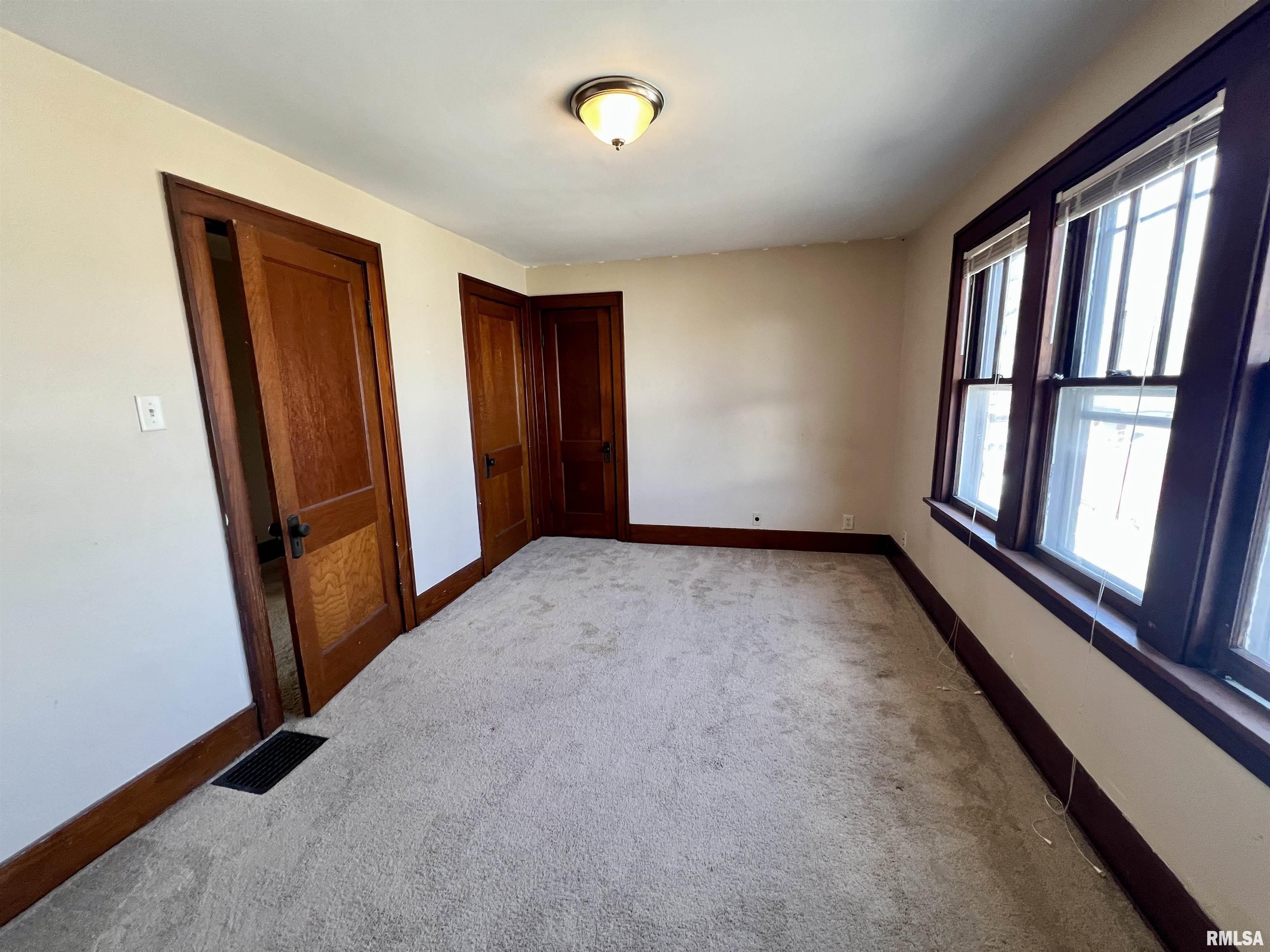 705 Pine Street, Muscatine, Iowa image 17