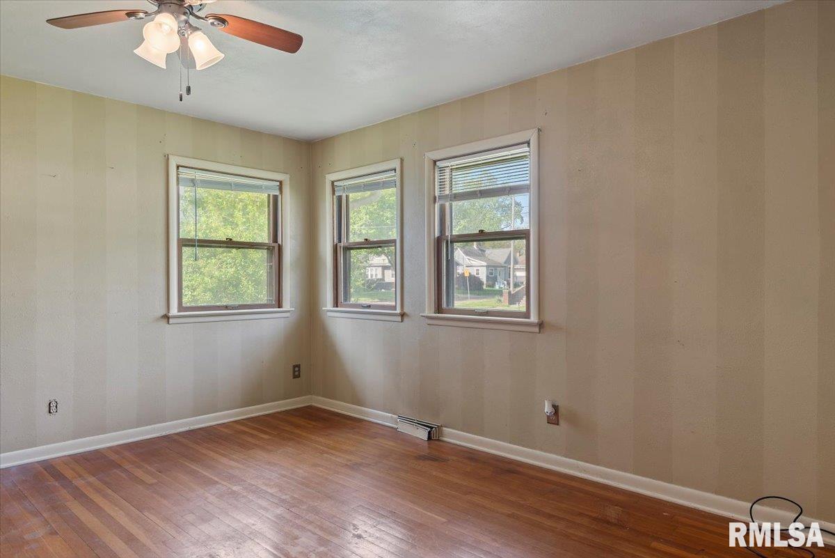 716 S Clay Street, Taylorville, Illinois image 16