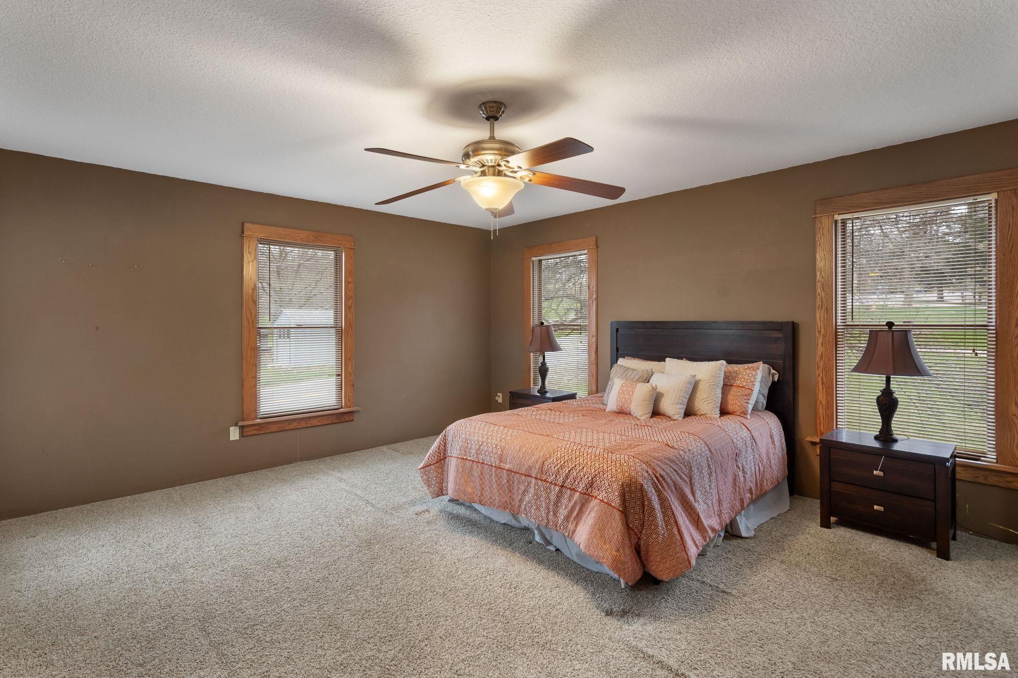 7020 Valley Drive, Bettendorf, Iowa image 20