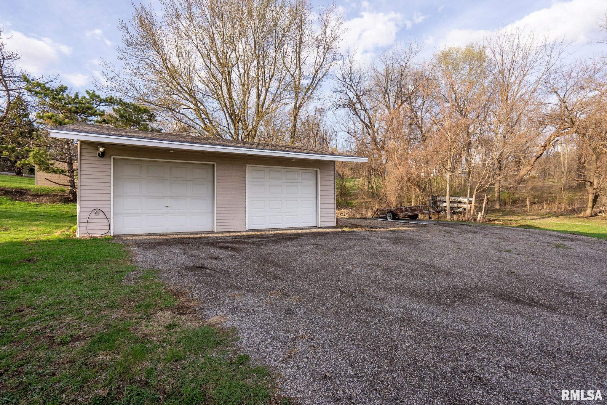 7020 Valley Drive, Bettendorf, Iowa image 5