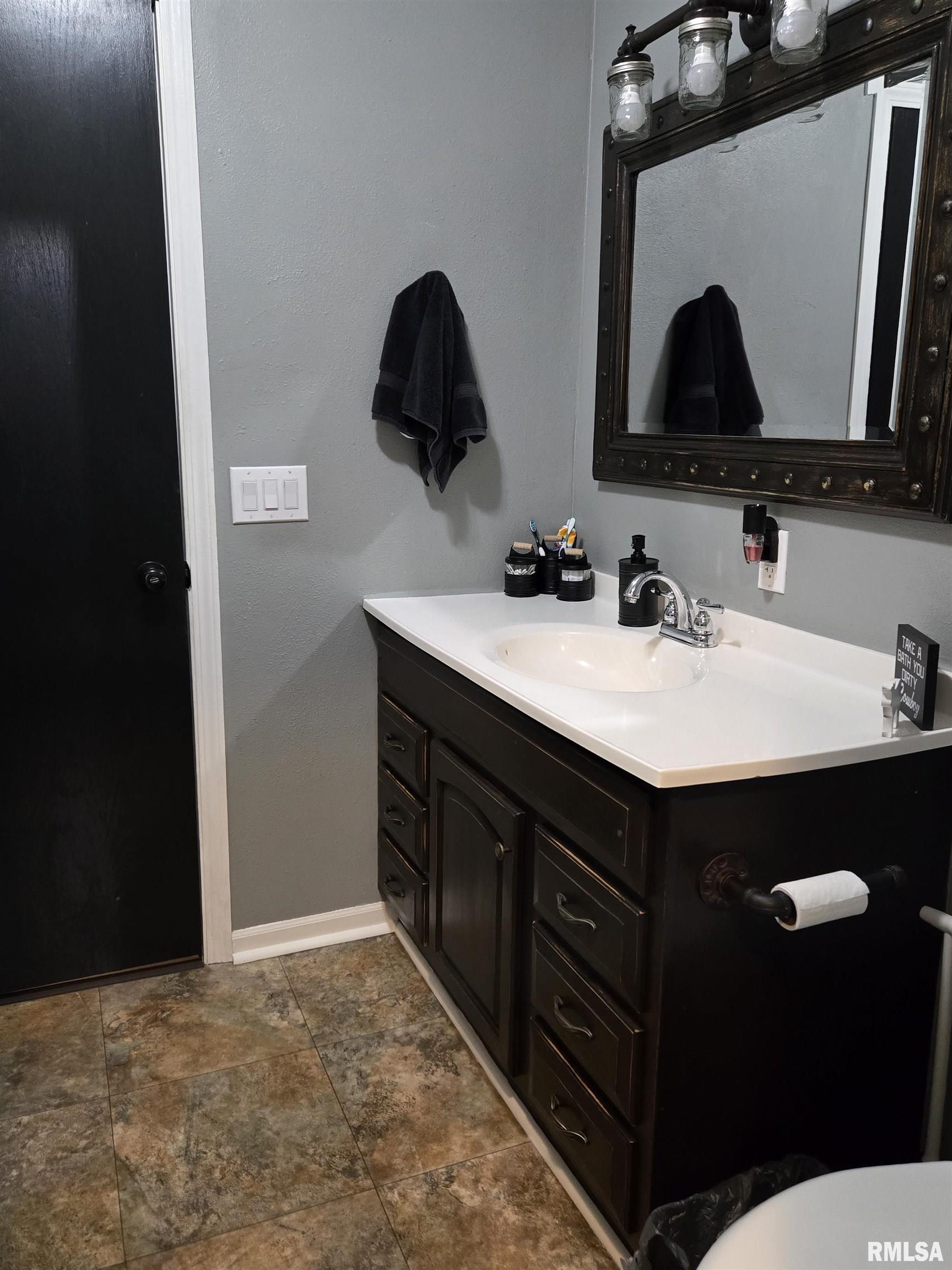 212 Conch Drive, La Harpe, Illinois image 11