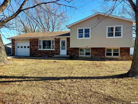 Homes For Sale - 1112 Stacy Lane<br/> Macomb, IL 61455