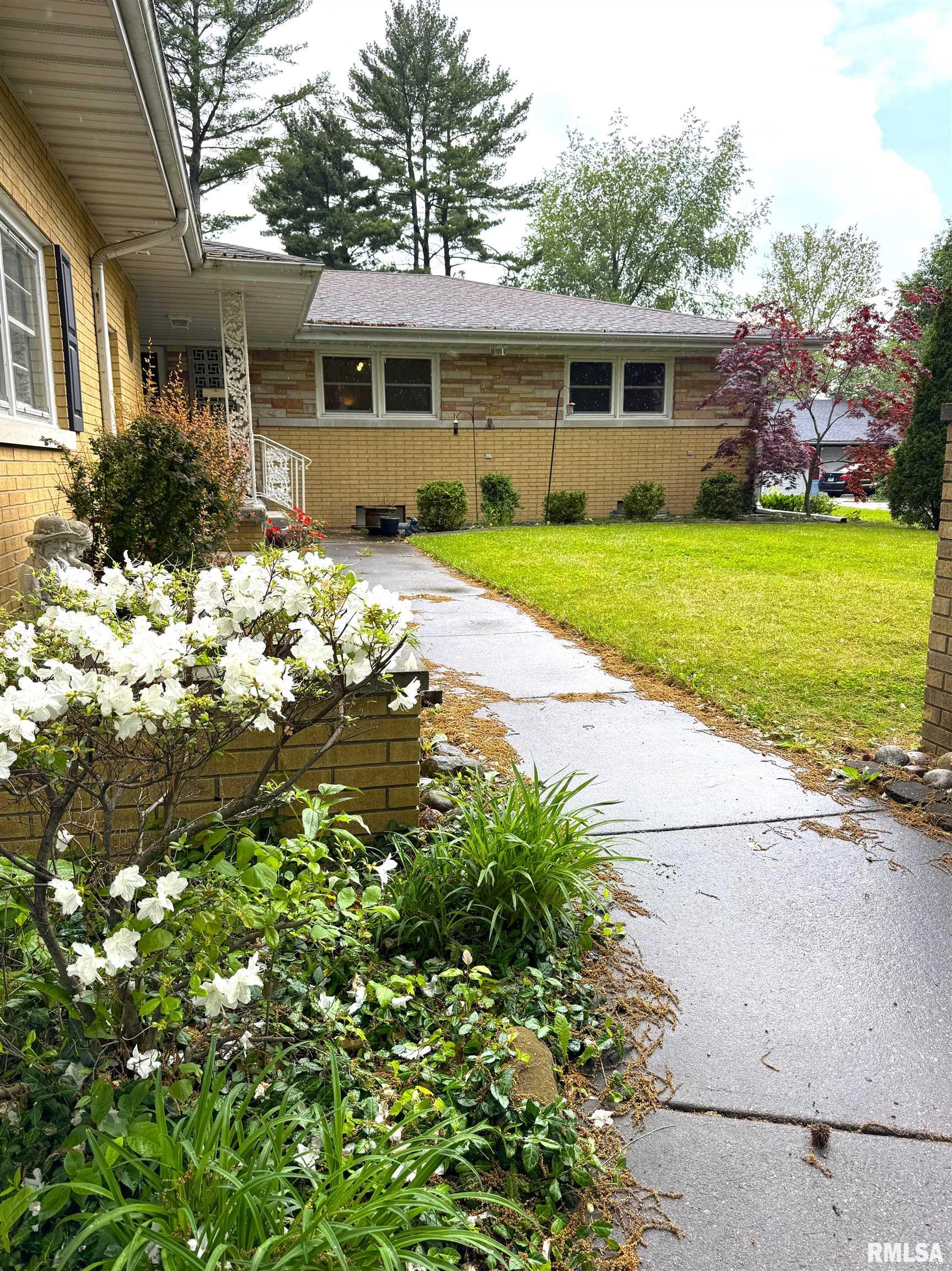 2147 Barberry Drive, Springfield, Illinois image 4