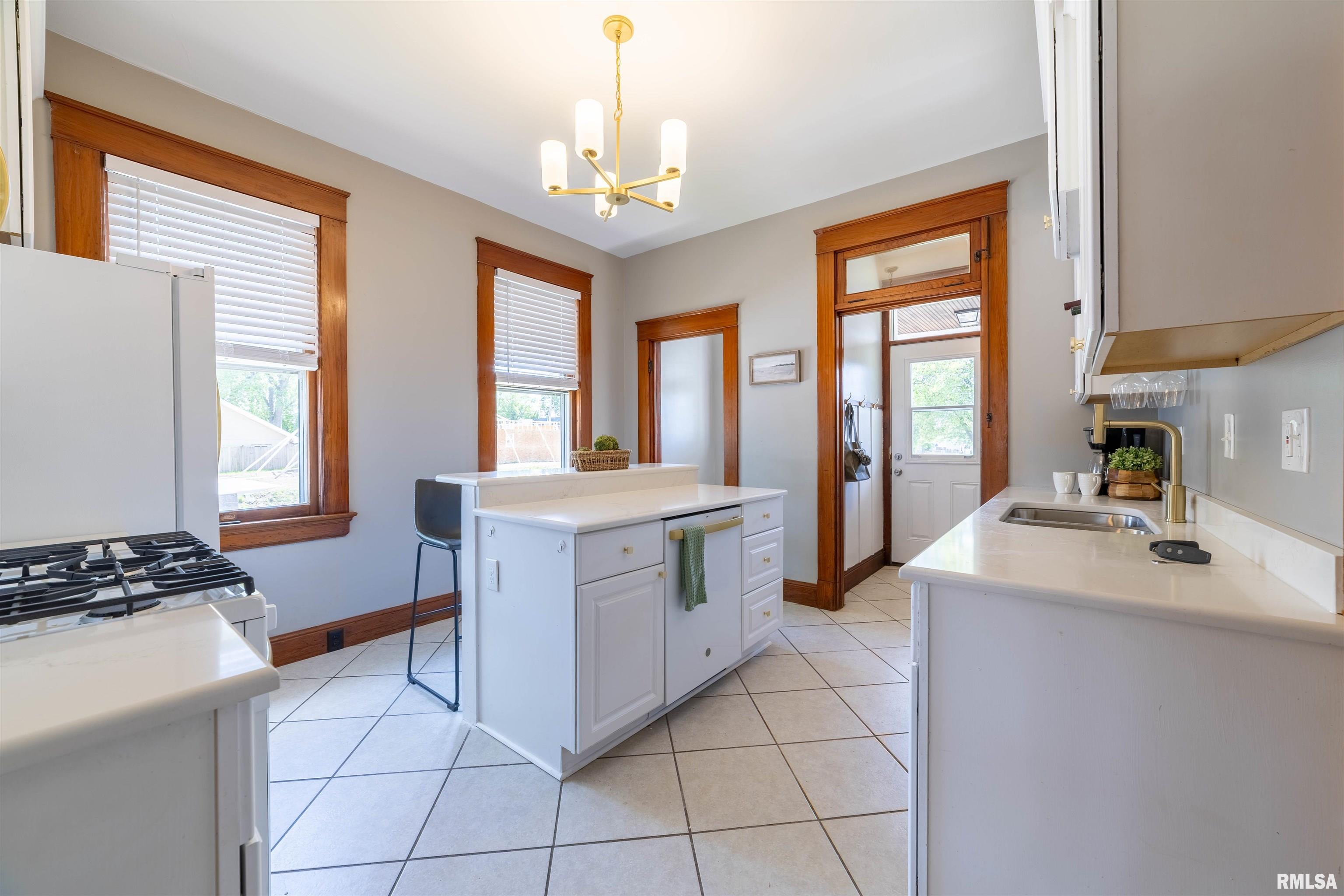 744 S 15th Street, Quincy, Illinois image 3