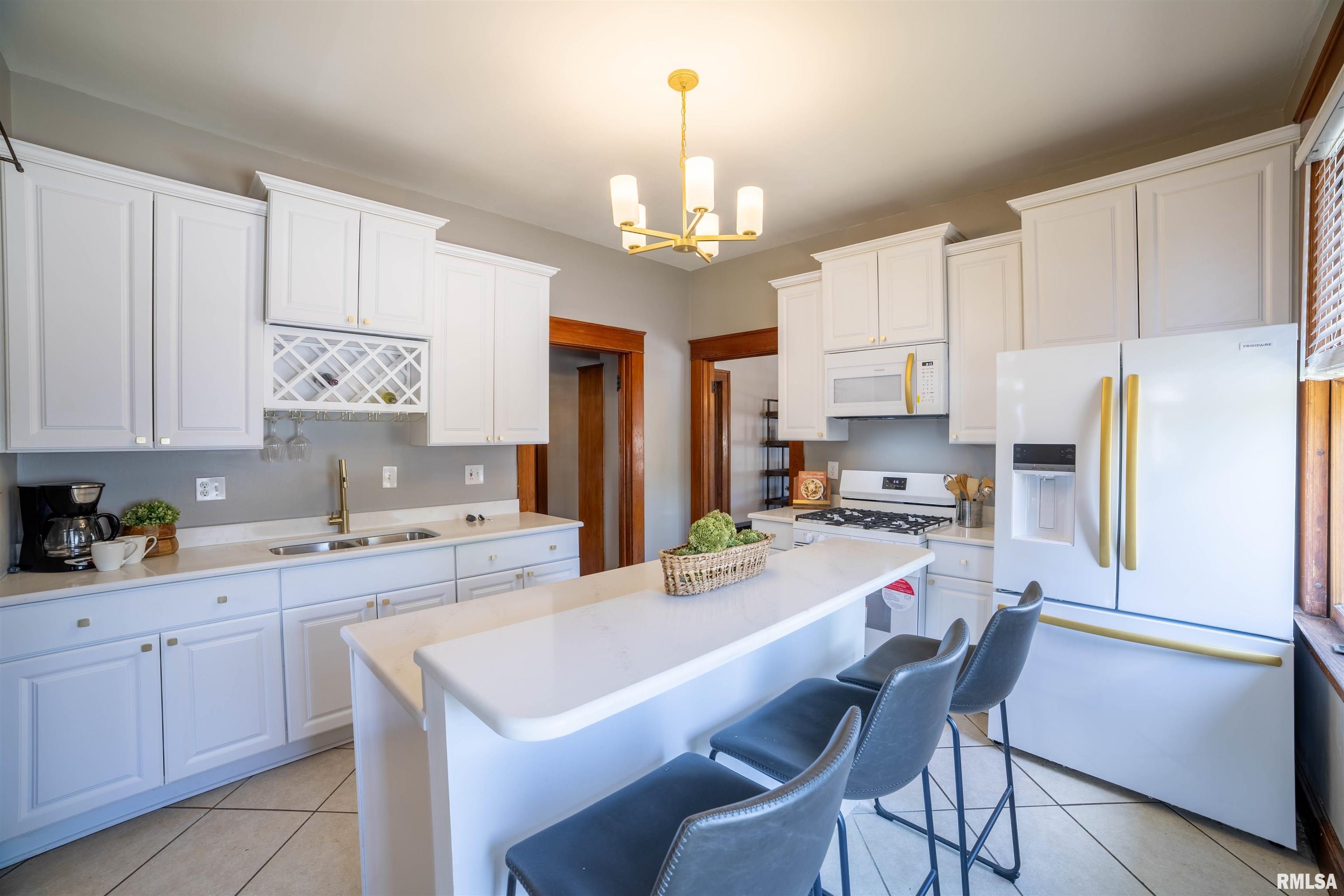 744 S 15th Street, Quincy, Illinois image 2