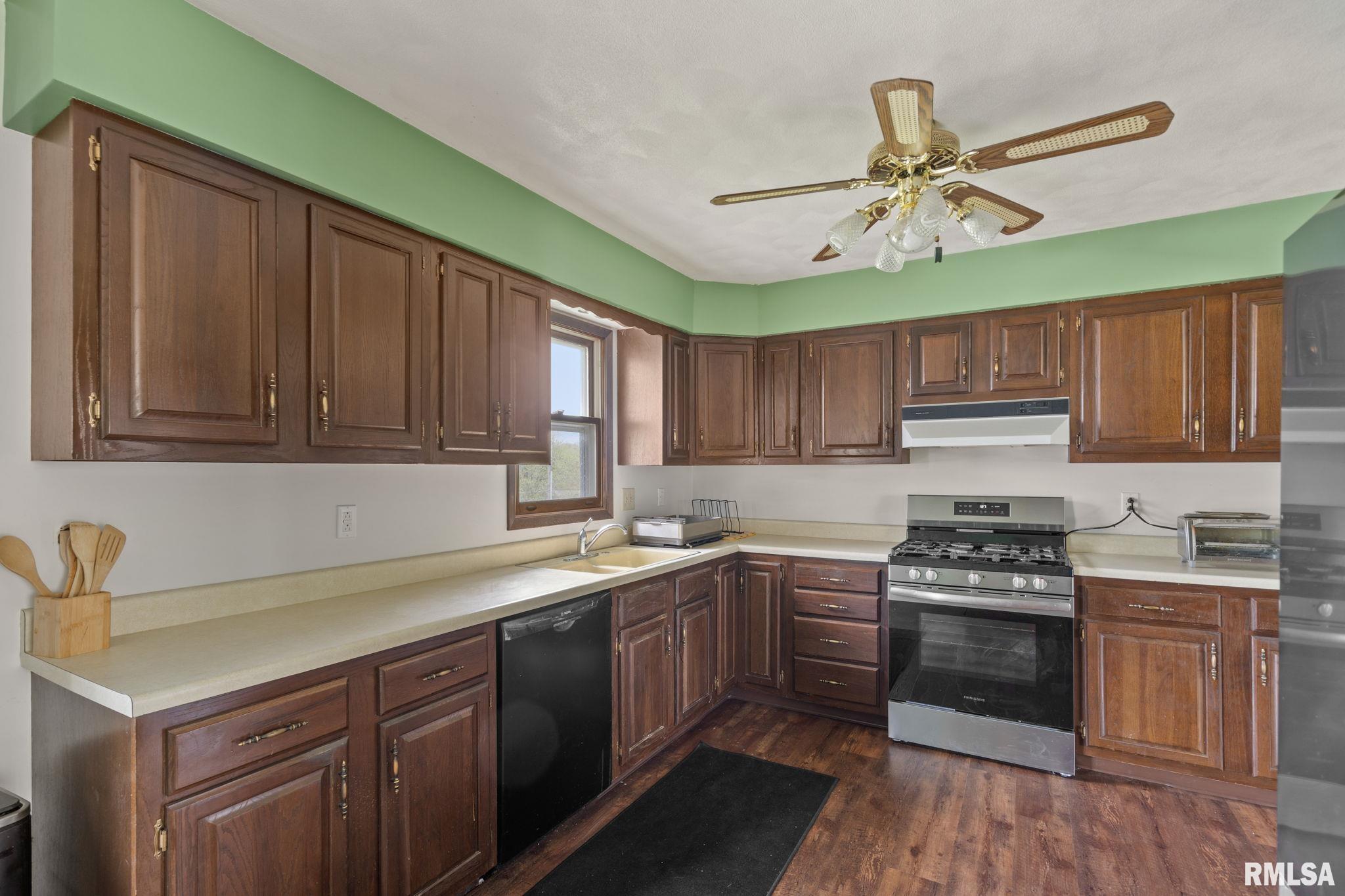 1701 89th Avenue West, Rock Island, Illinois image 8