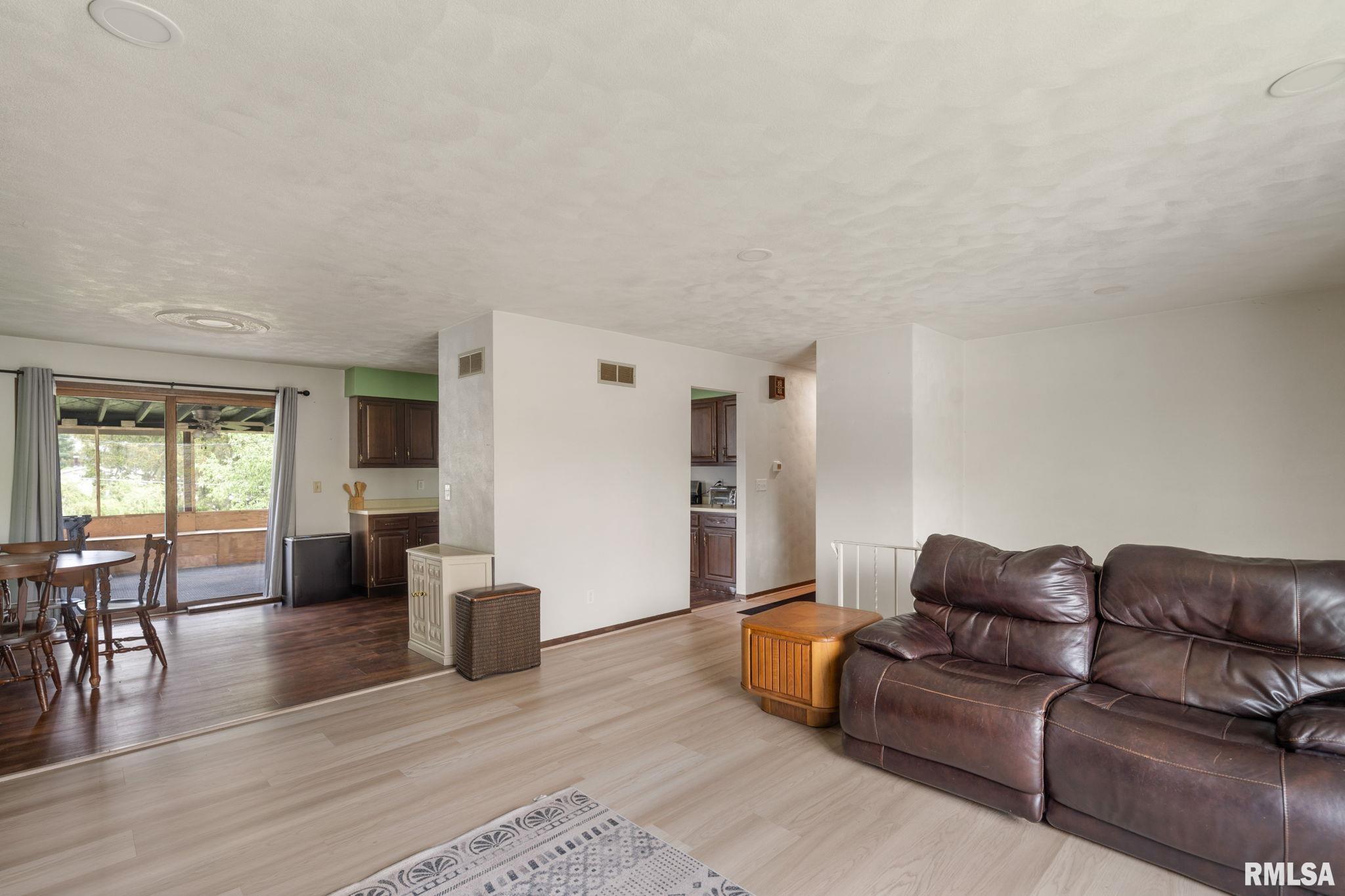 1701 89th Avenue West, Rock Island, Illinois image 5