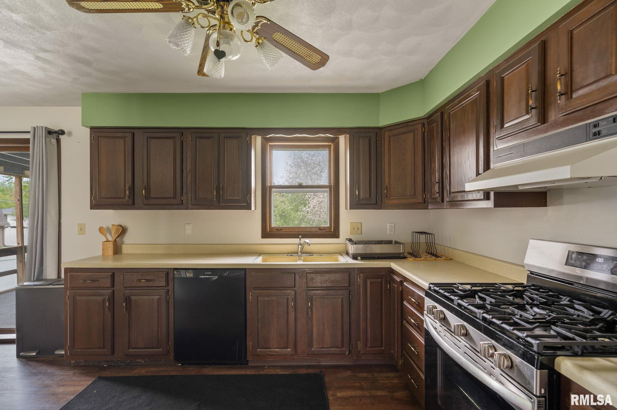 1701 89th Avenue West, Rock Island, Illinois image 10
