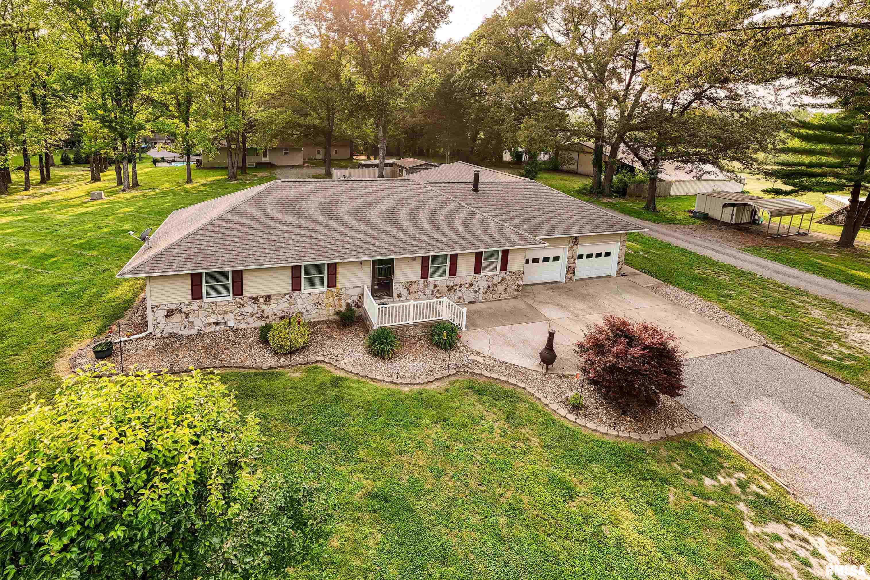 11371 Cunningham Lane, Marion, Illinois image 1