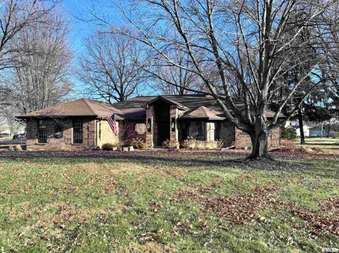 Homes For Sale - 815 E Franklin Street<br/> Macomb, IL 61455