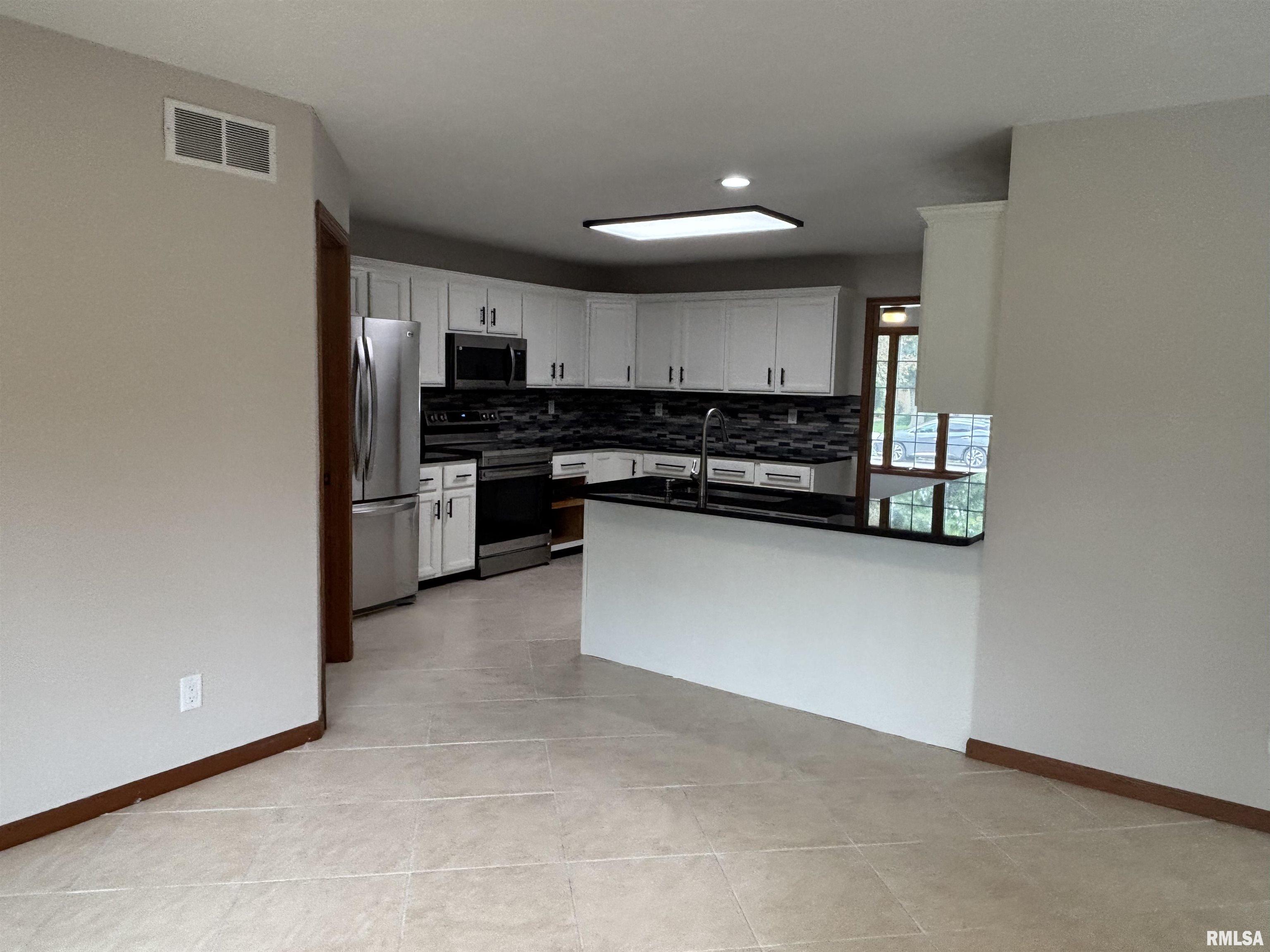 2116 Renwick Drive, Springfield, Illinois image 12
