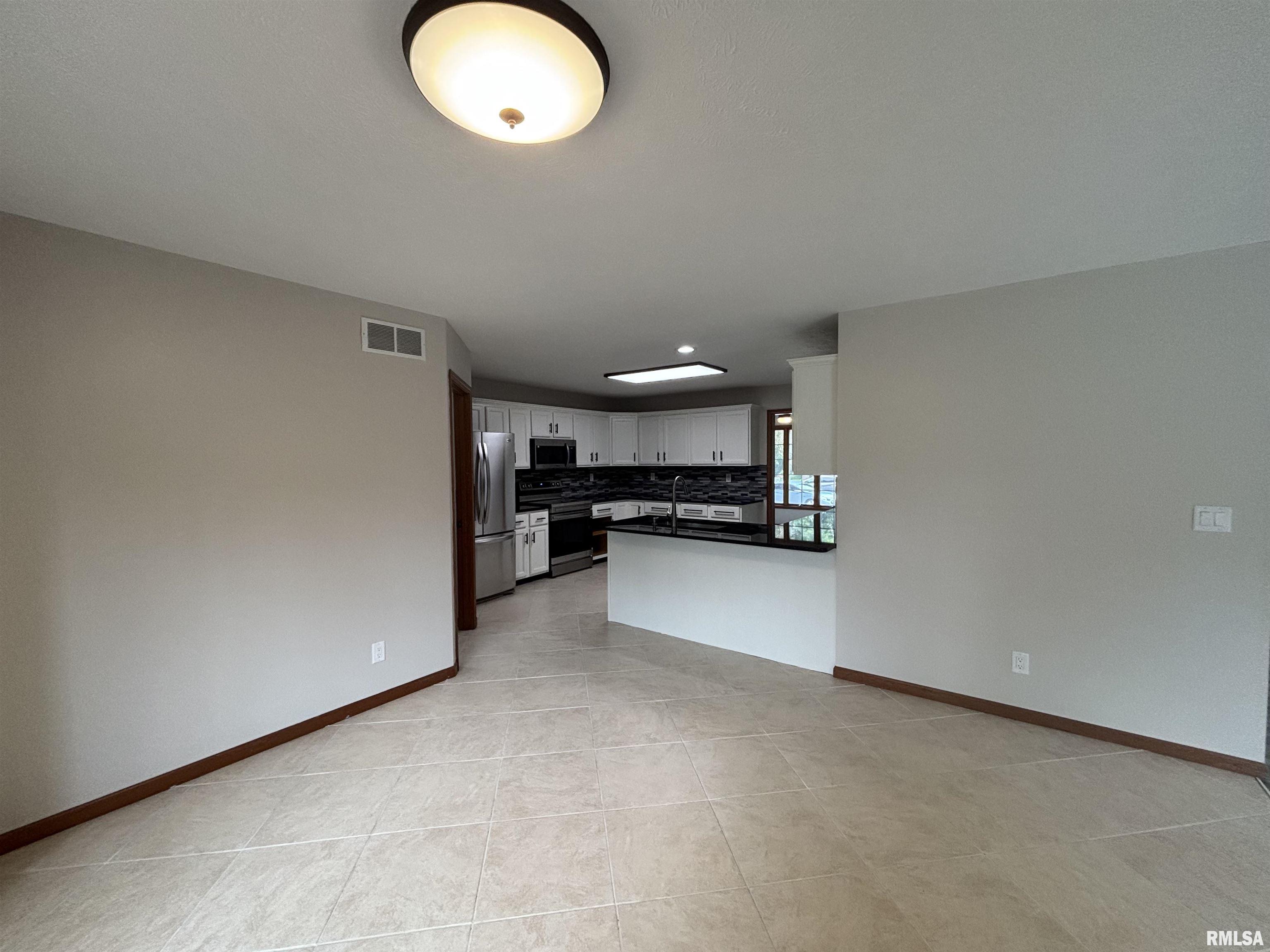 2116 Renwick Drive, Springfield, Illinois image 11