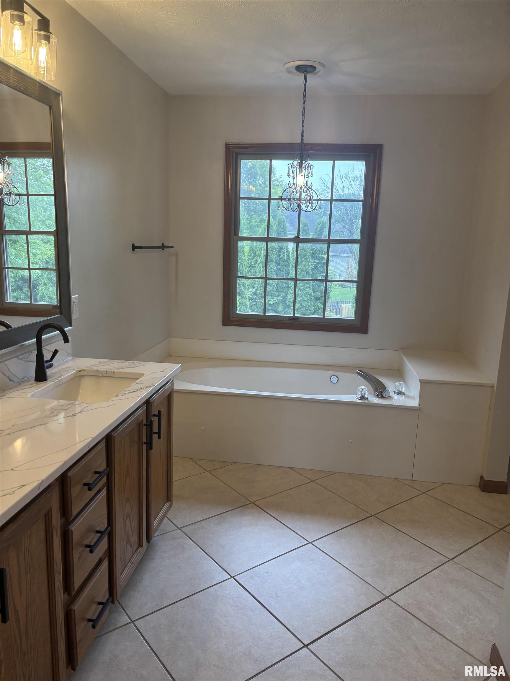 2116 Renwick Drive, Springfield, Illinois image 24