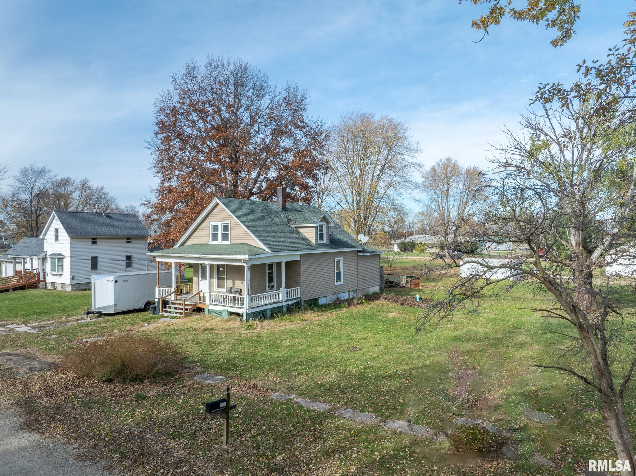 108 E Grant Street, Avon, Illinois image 1