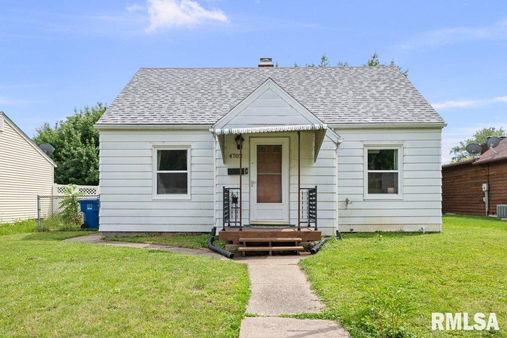 4702 11th Avenue B, Moline, Illinois image 1
