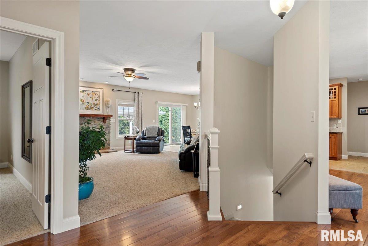 406 Sommerset Drive, Chatham, Illinois image 3