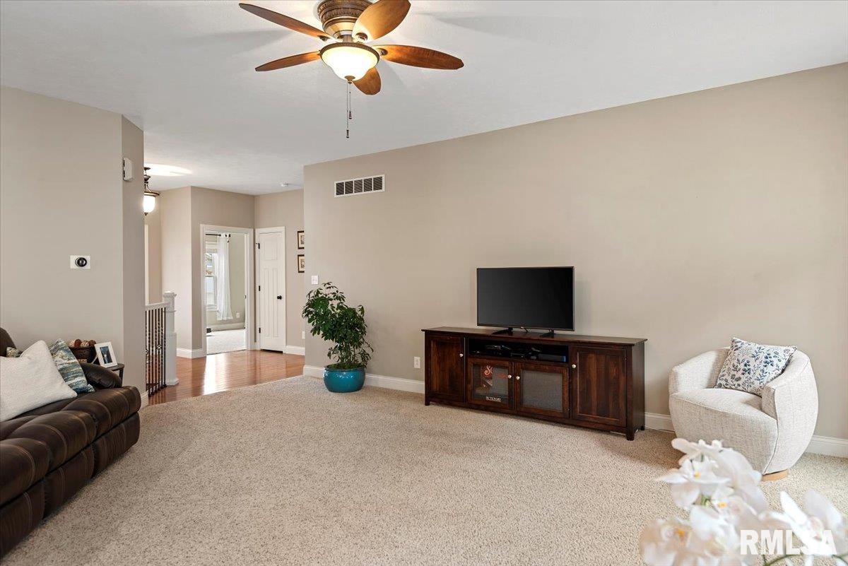 406 Sommerset Drive, Chatham, Illinois image 8