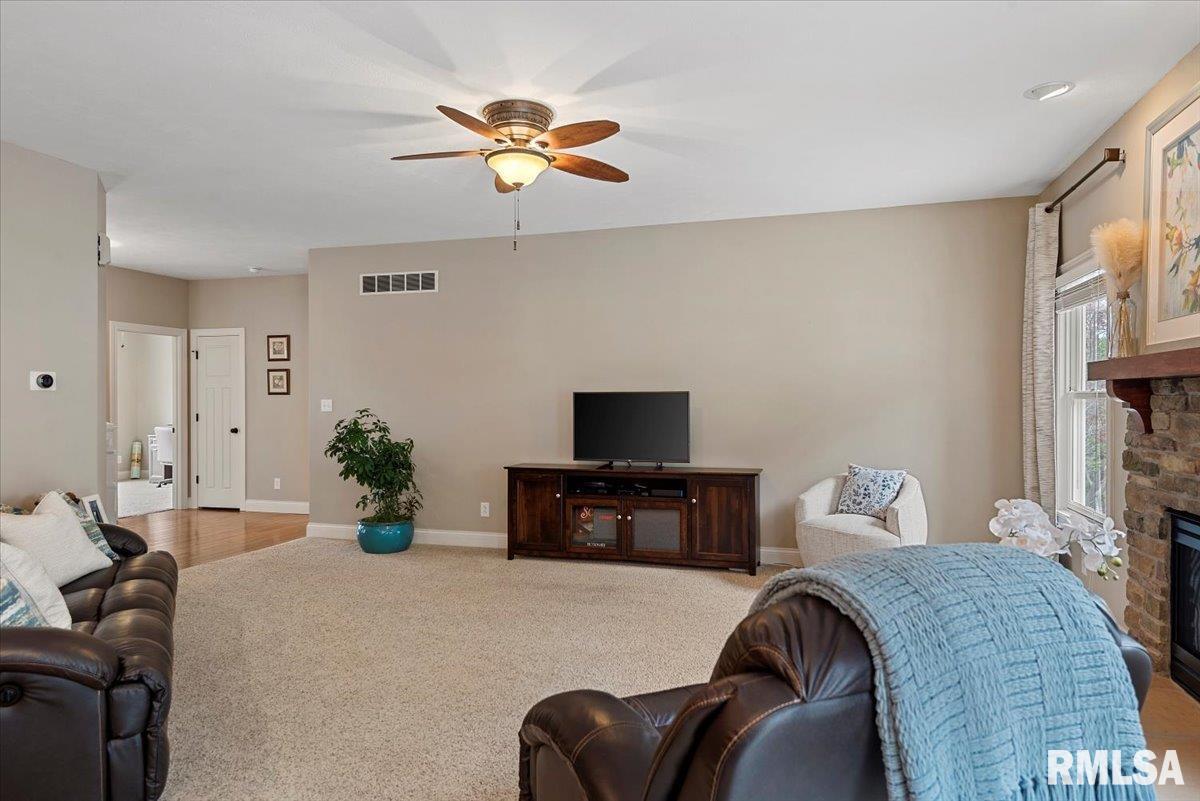 406 Sommerset Drive, Chatham, Illinois image 7