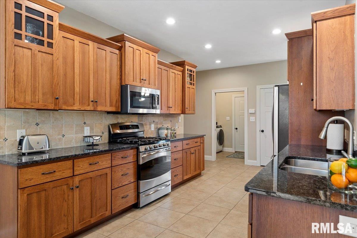 406 Sommerset Drive, Chatham, Illinois image 13