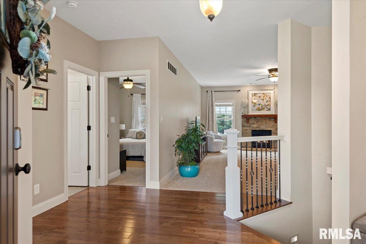 406 Sommerset Drive, Chatham, Illinois image 2