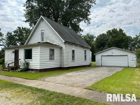 Homes For Sale - 306 W Wabash Street<br/> Stonington, IL 62567