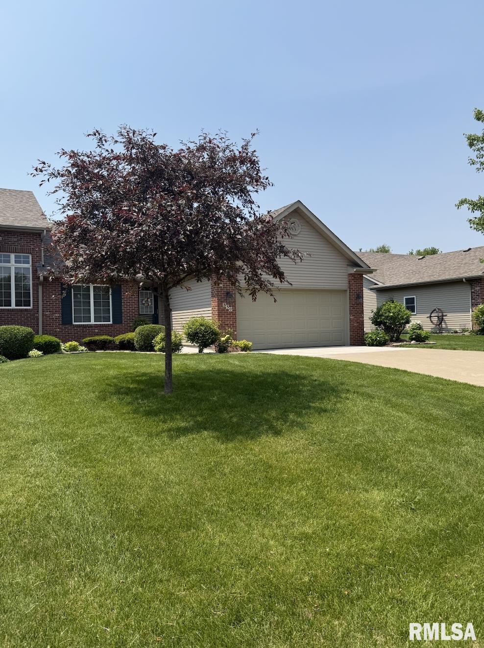 330 Country Club Court, Eldridge, Iowa image 24
