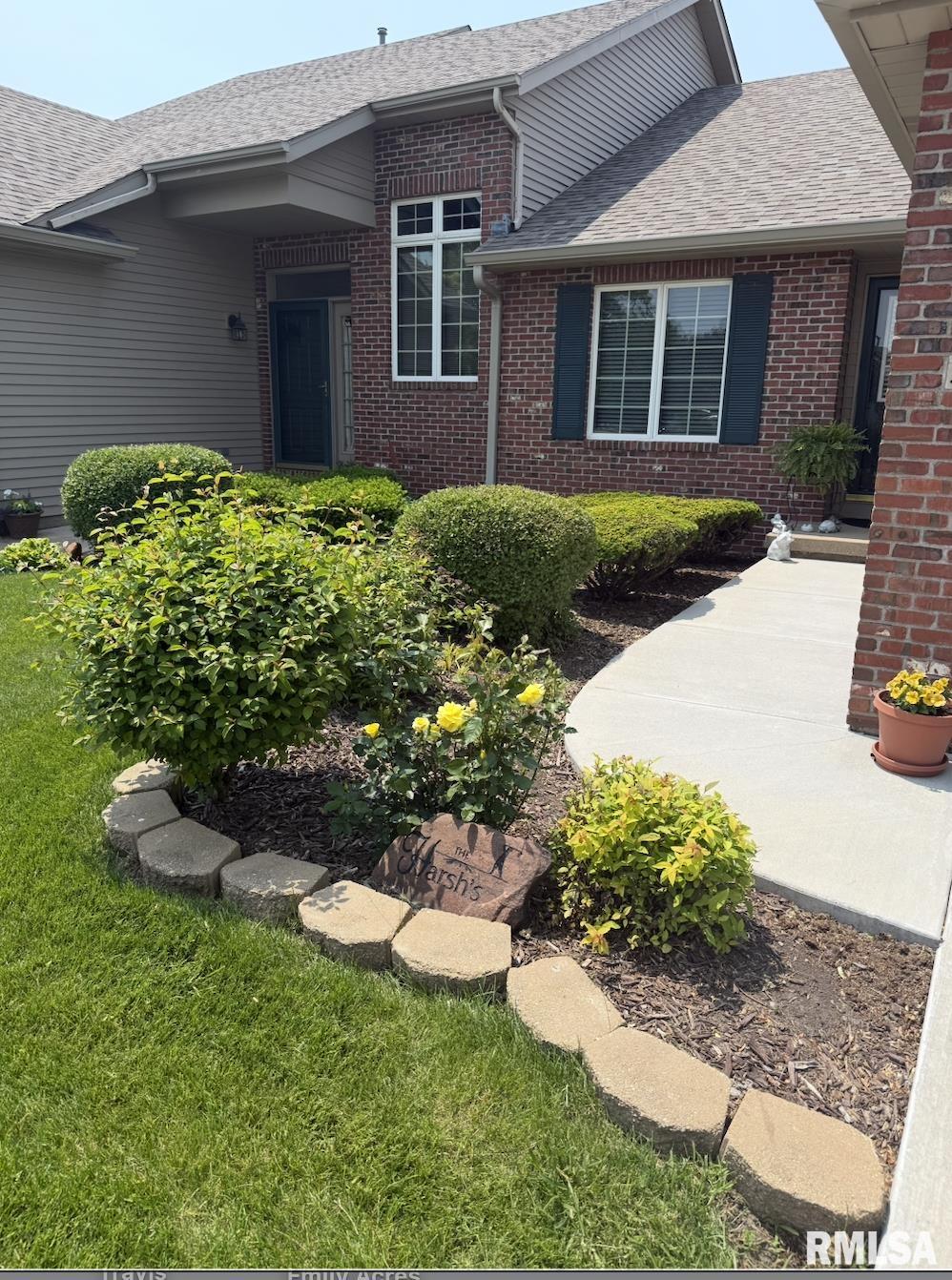 330 Country Club Court, Eldridge, Iowa image 3
