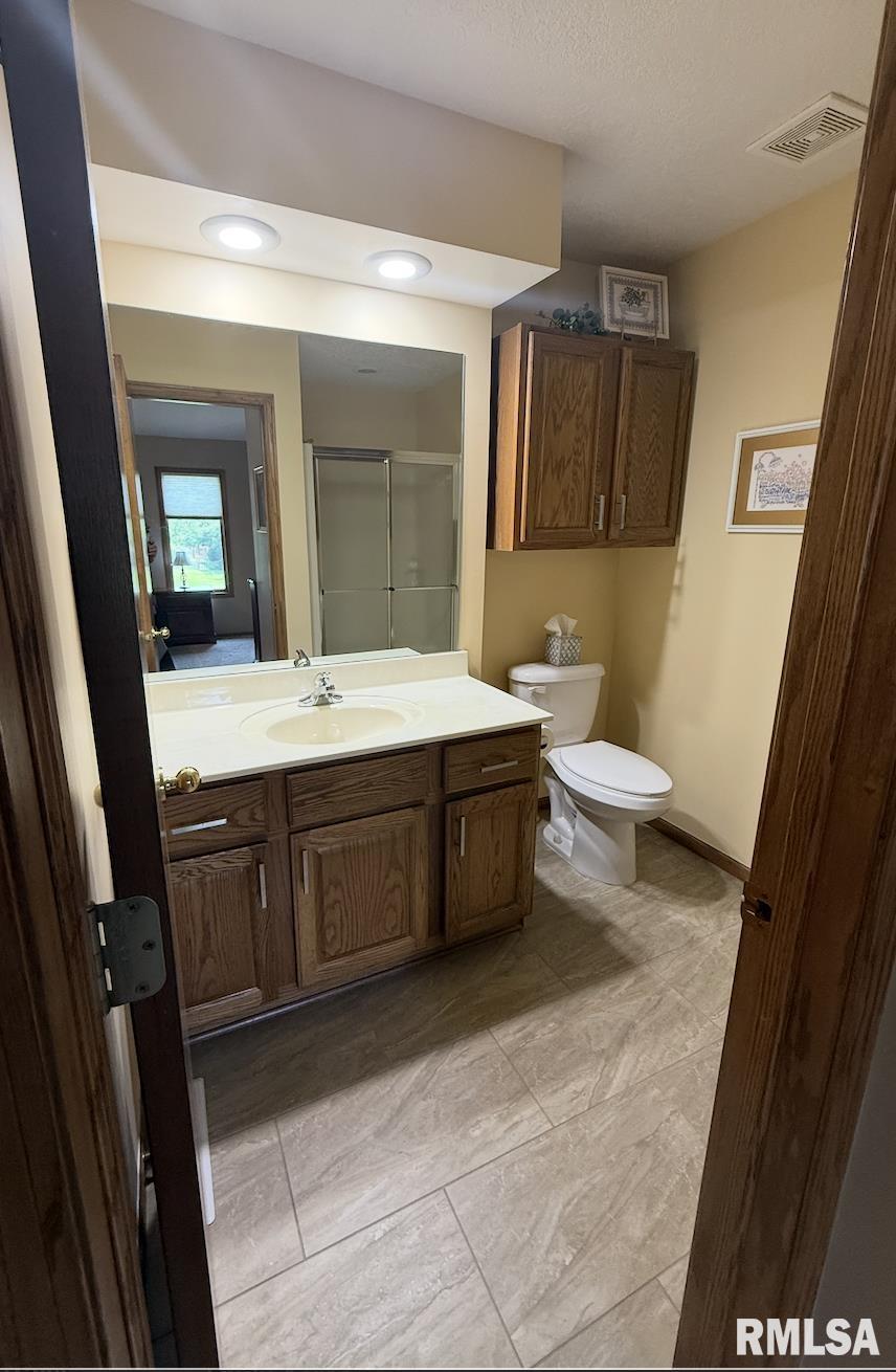 330 Country Club Court, Eldridge, Iowa image 15