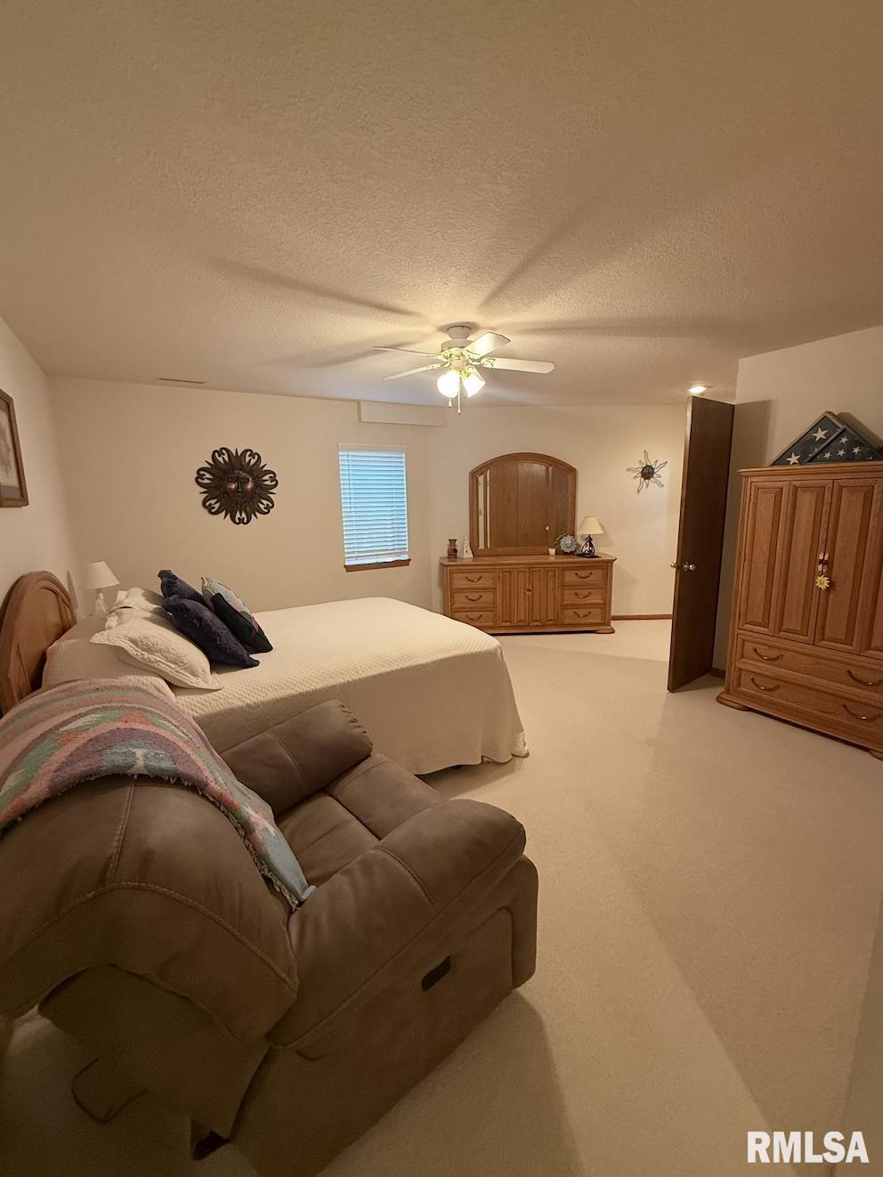 330 Country Club Court, Eldridge, Iowa image 19