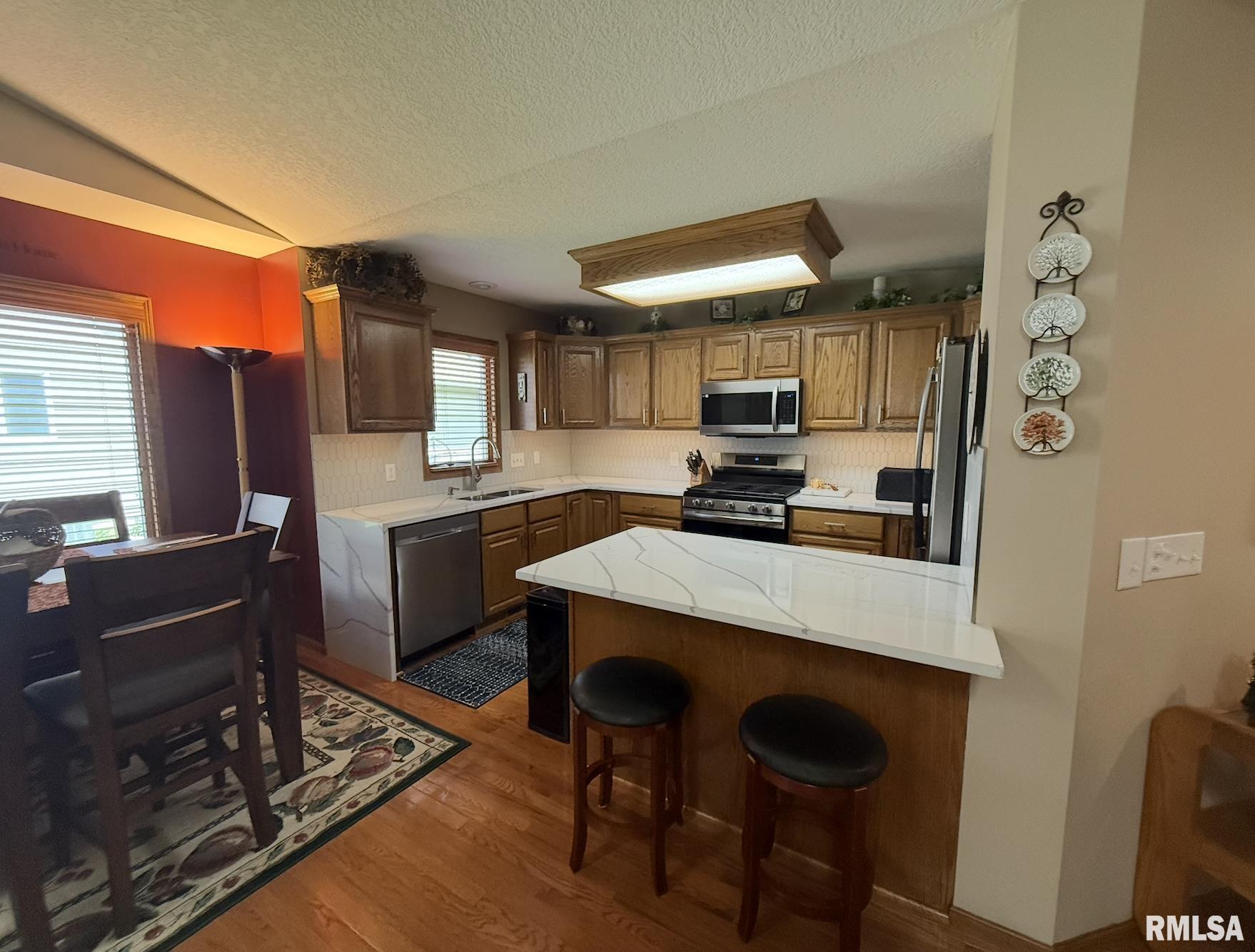 330 Country Club Court, Eldridge, Iowa image 4