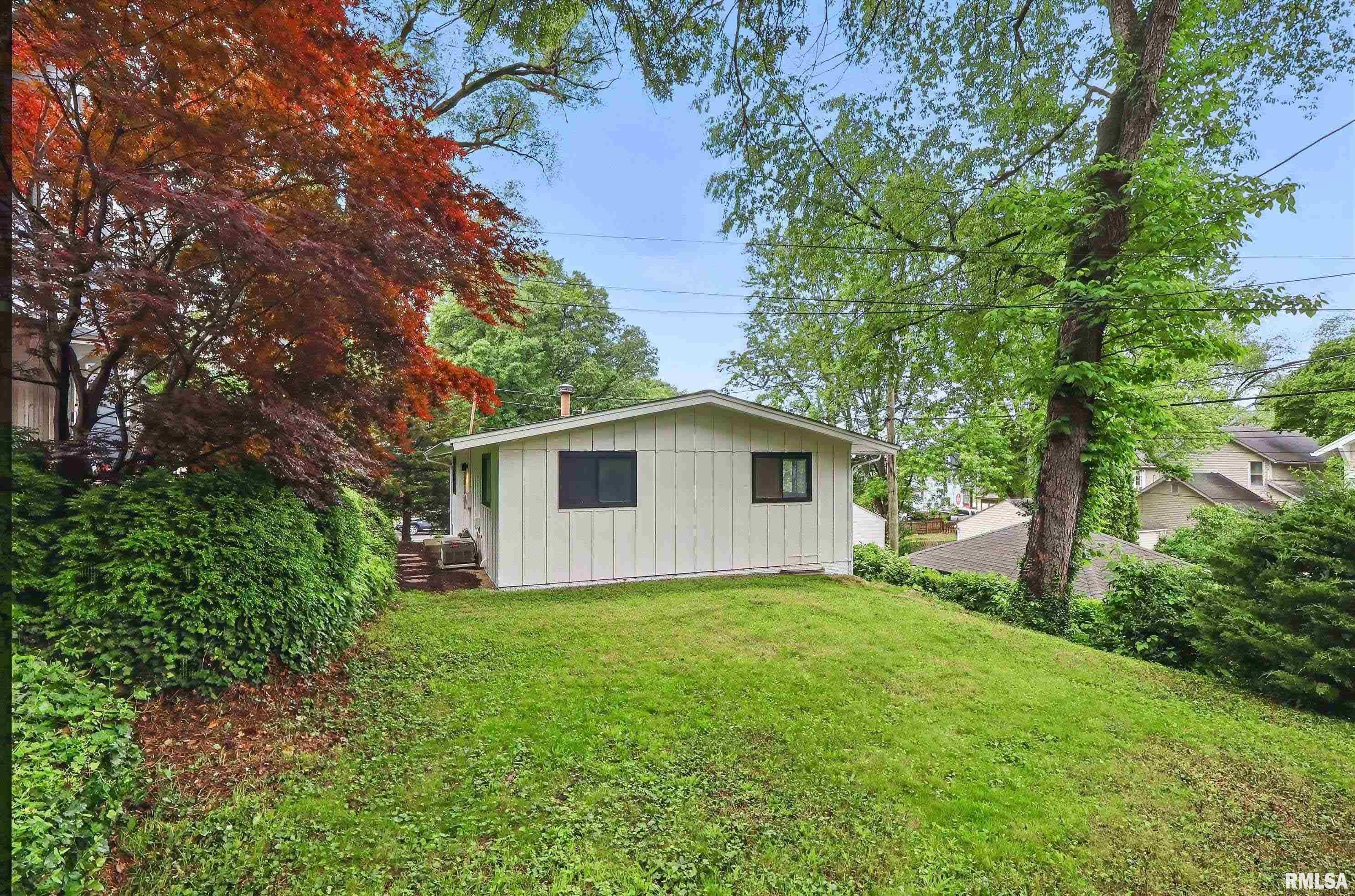 2402 Middle Road, Davenport, Iowa image 36