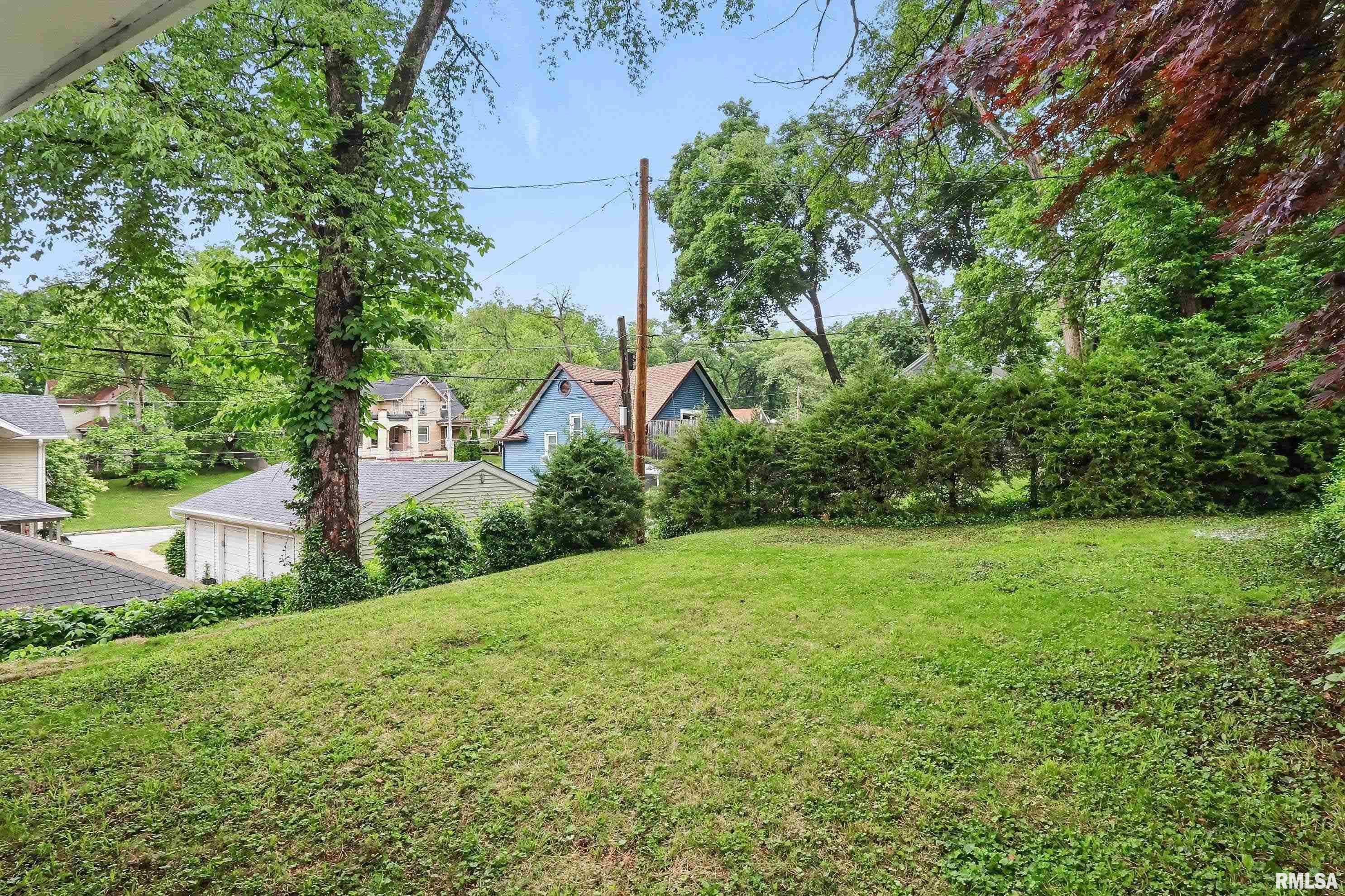 2402 Middle Road, Davenport, Iowa image 37