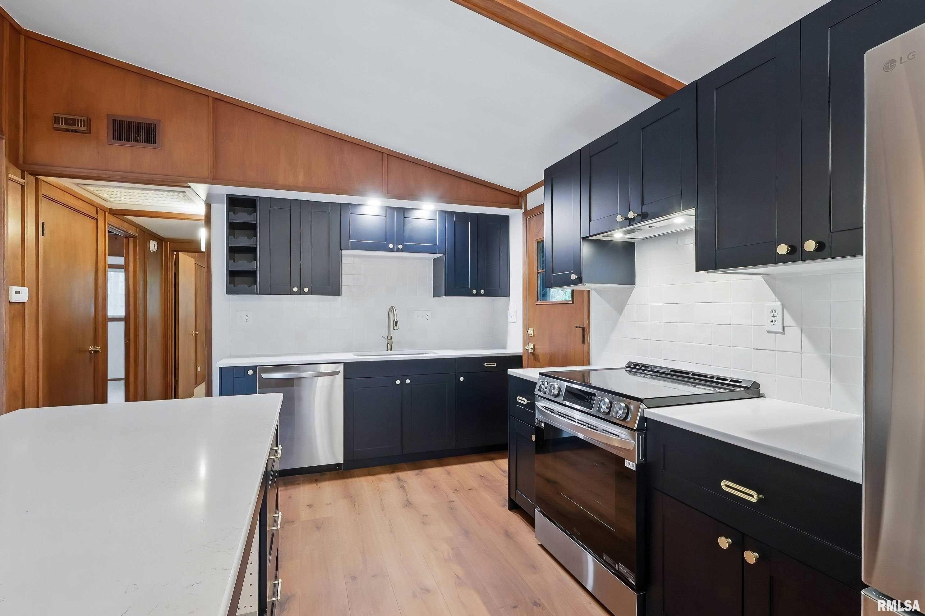 2402 Middle Road, Davenport, Iowa image 13