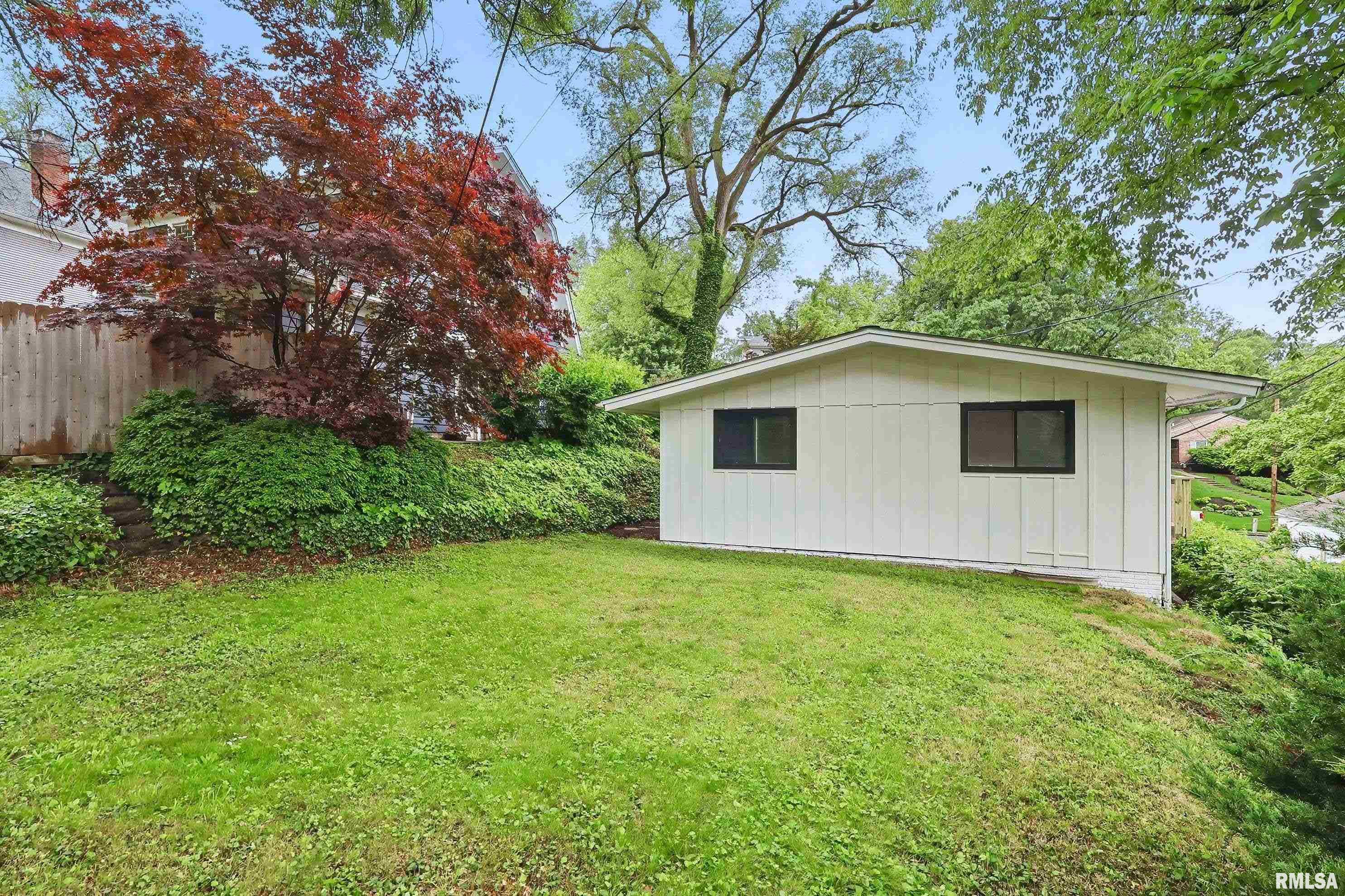 2402 Middle Road, Davenport, Iowa image 34