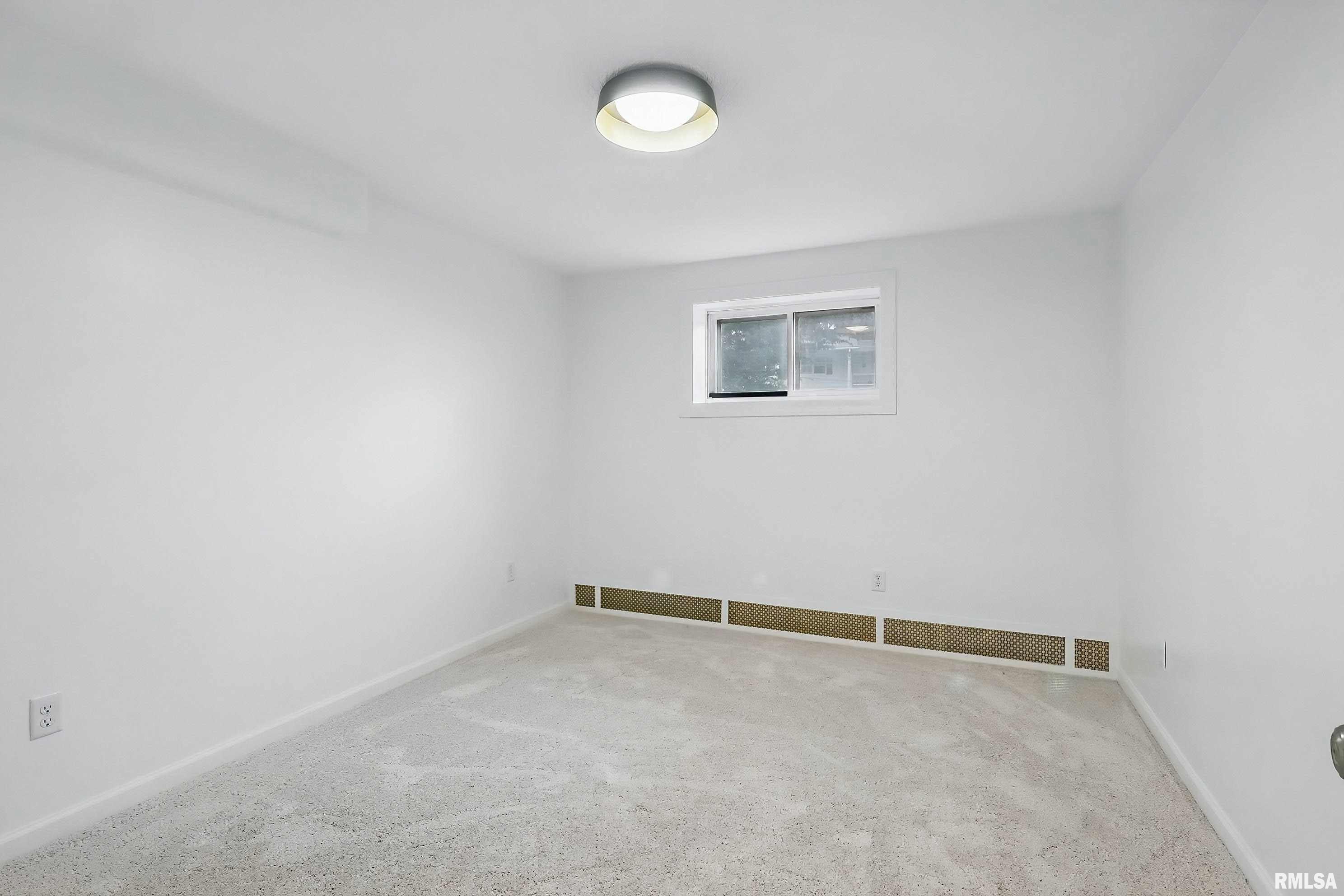 2402 Middle Road, Davenport, Iowa image 29