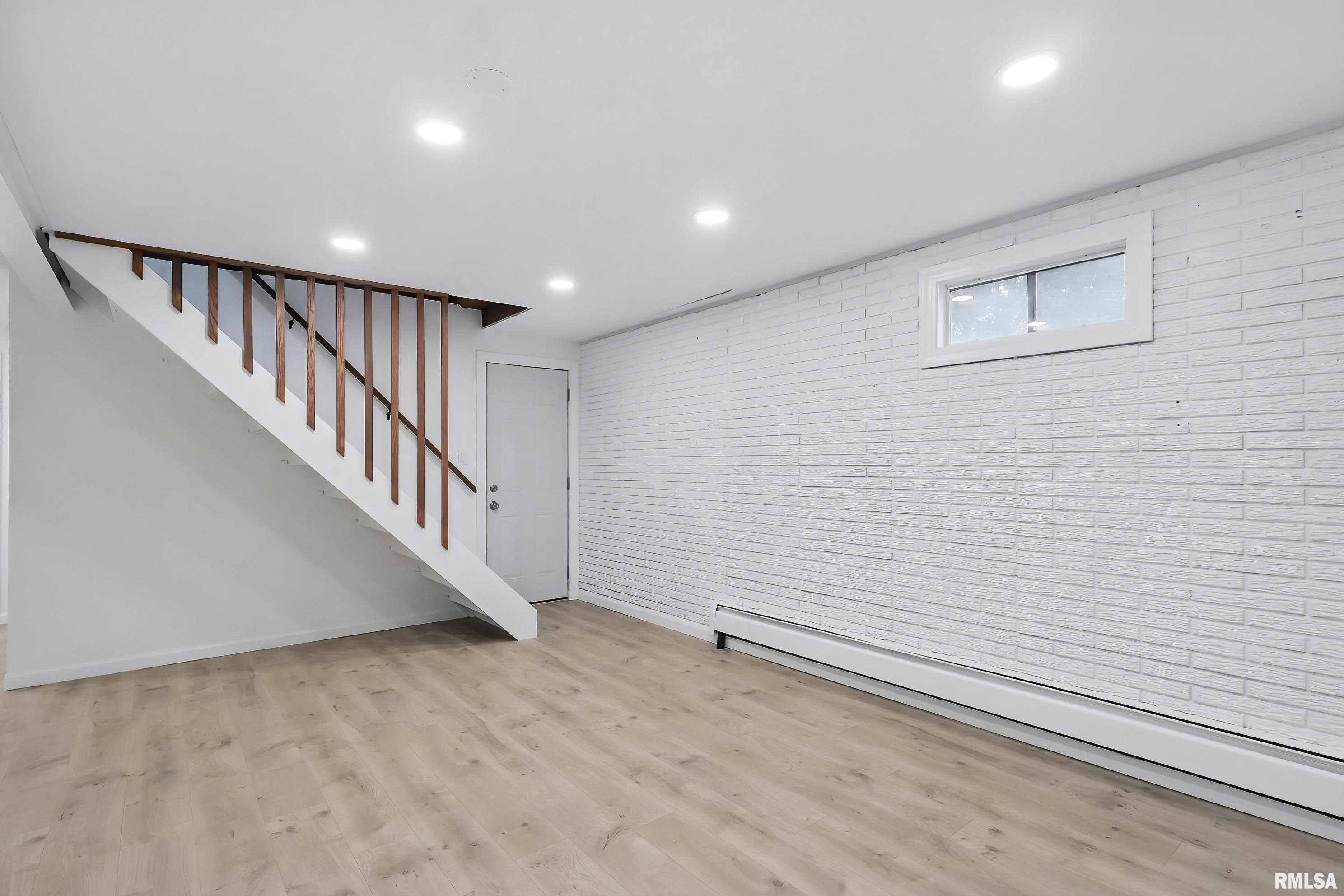 2402 Middle Road, Davenport, Iowa image 30