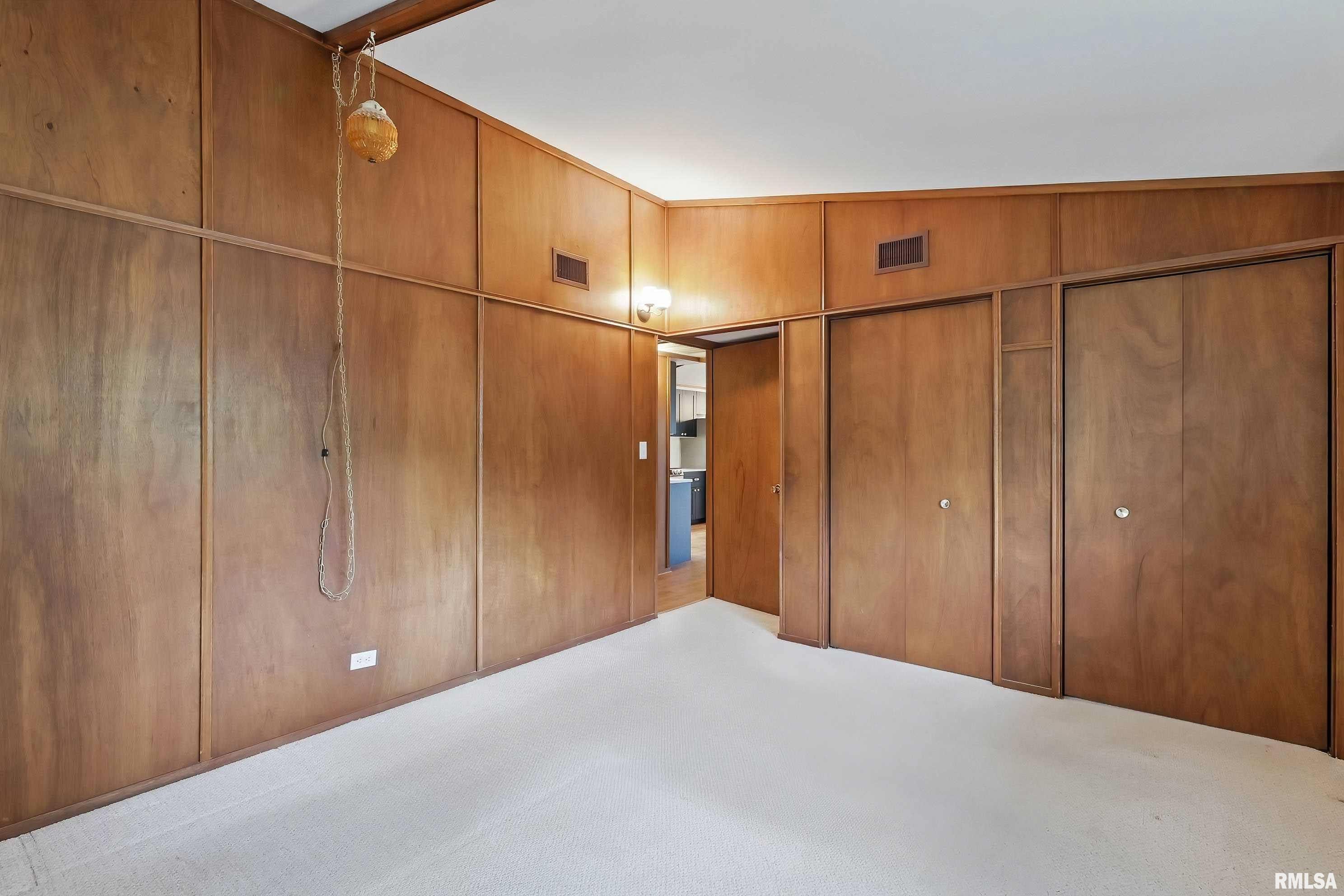 2402 Middle Road, Davenport, Iowa image 21