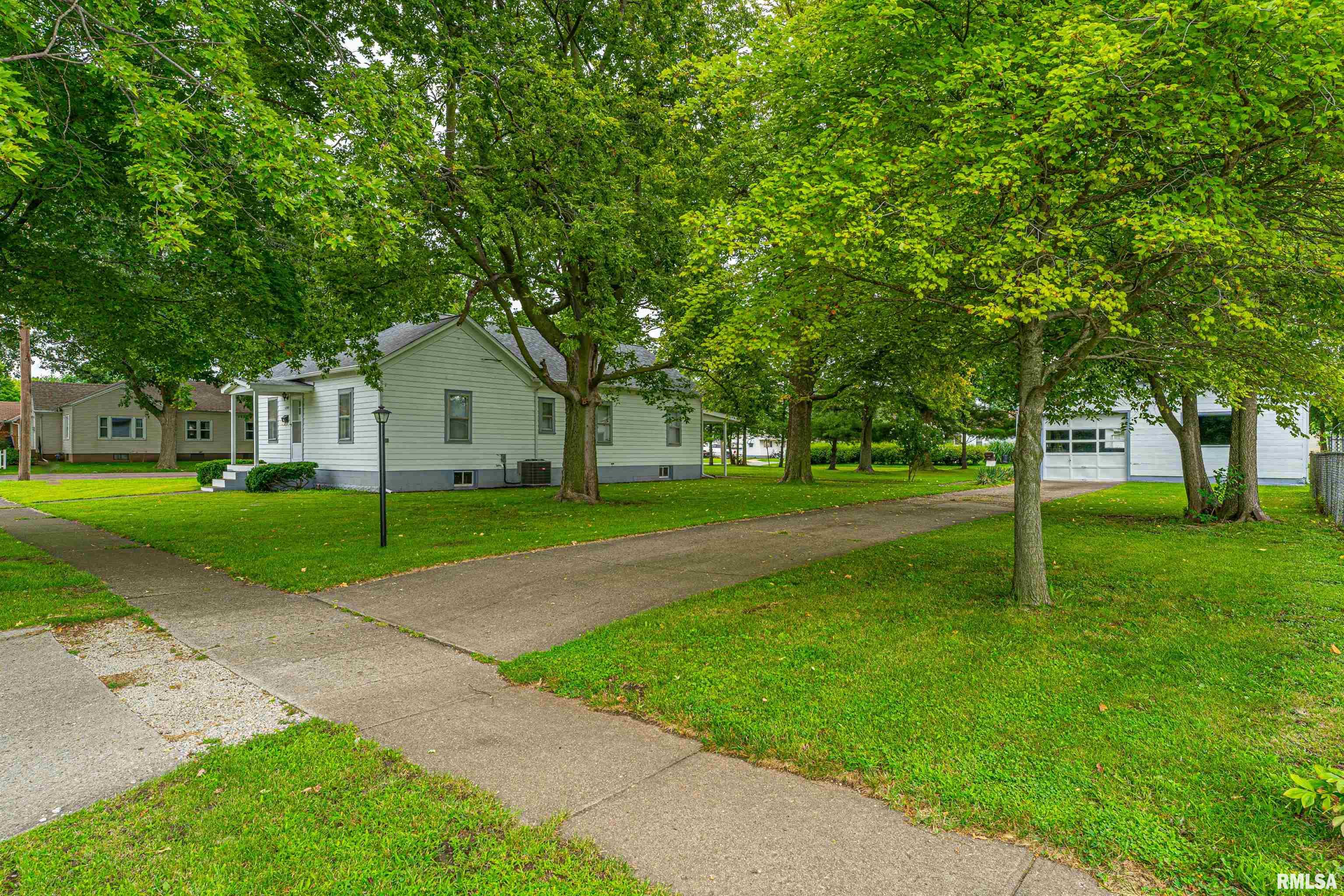 1202 Clinton Street, Lincoln, Illinois image 3